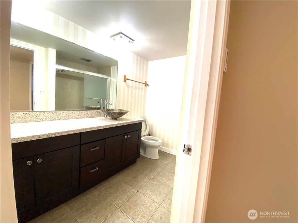10231 NE 24th Street , Bellevue, WA 98004