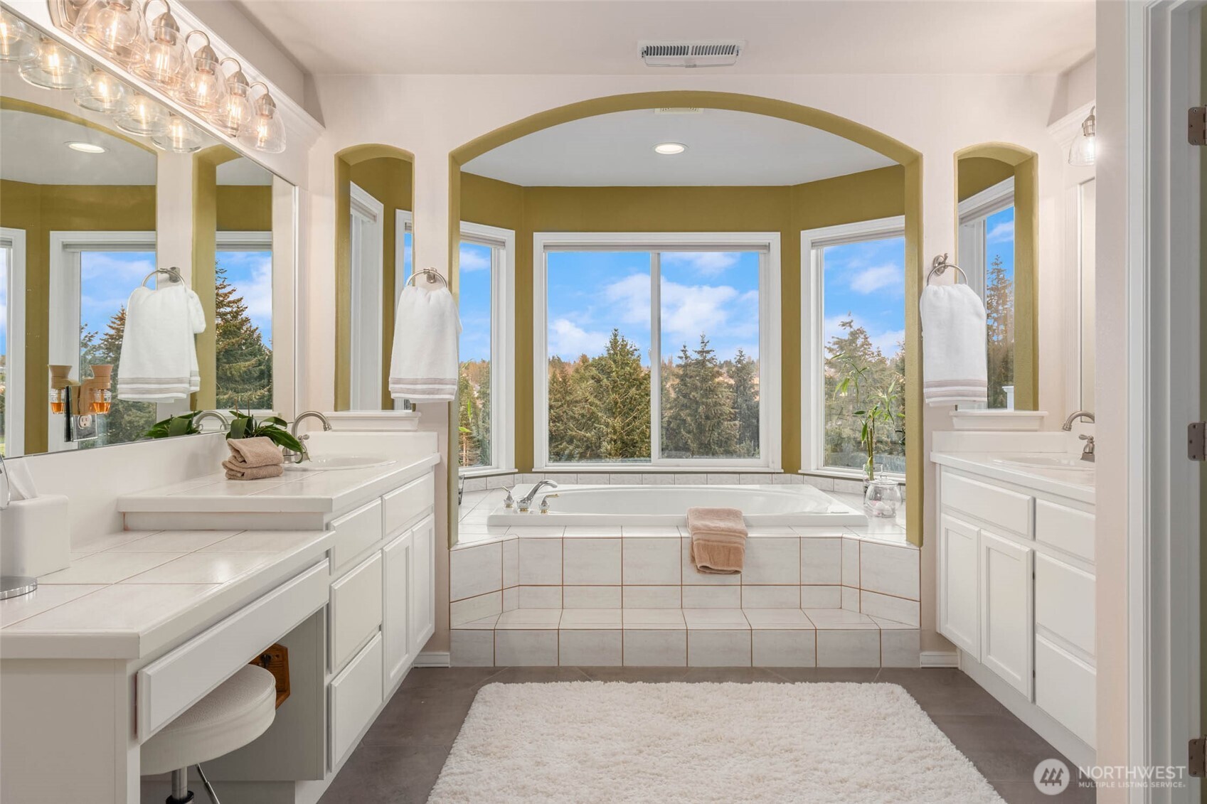 4320 Country Club Drive NE, Tacoma, WA 98422