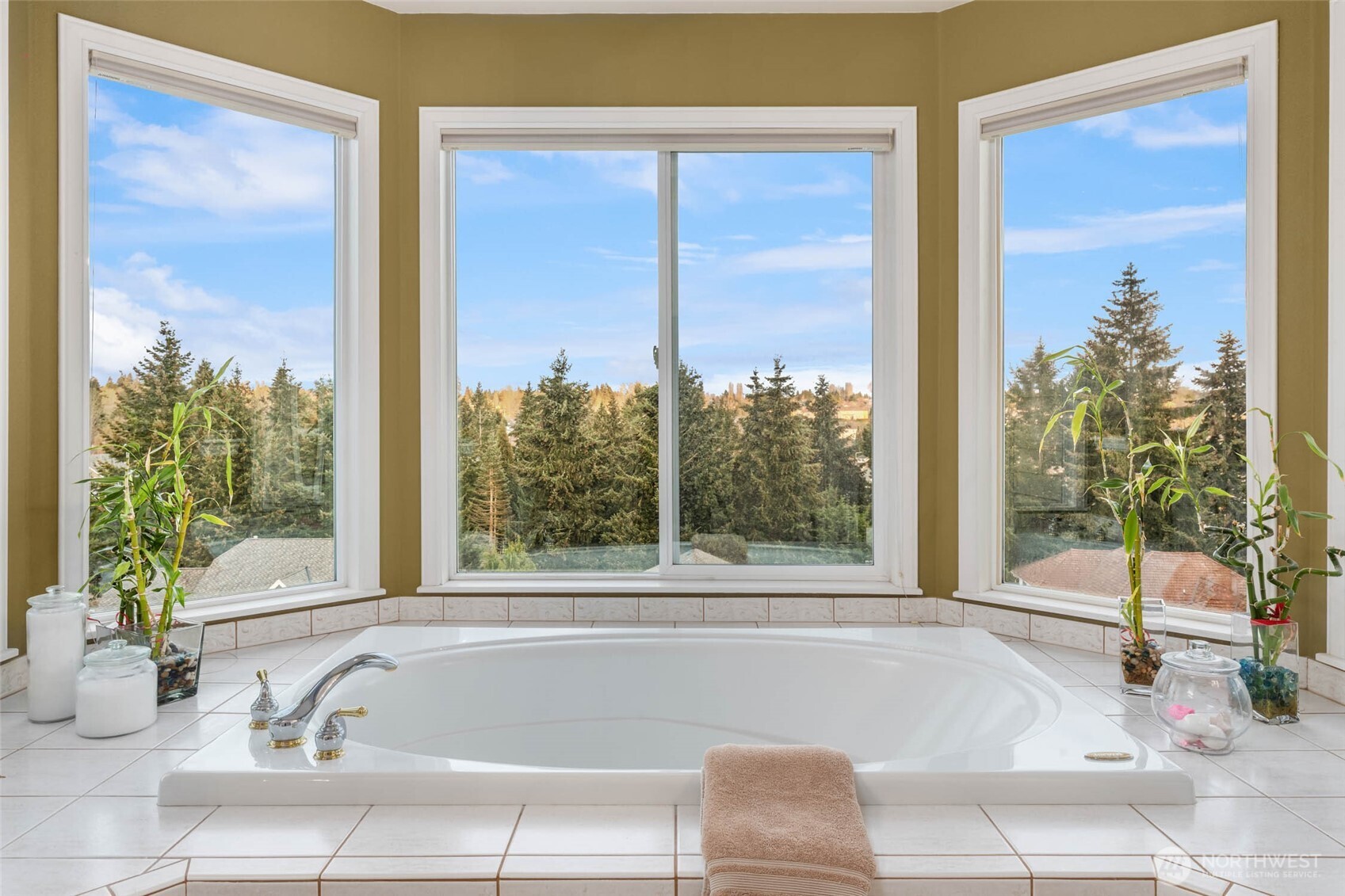 4320 Country Club Drive NE, Tacoma, WA 98422