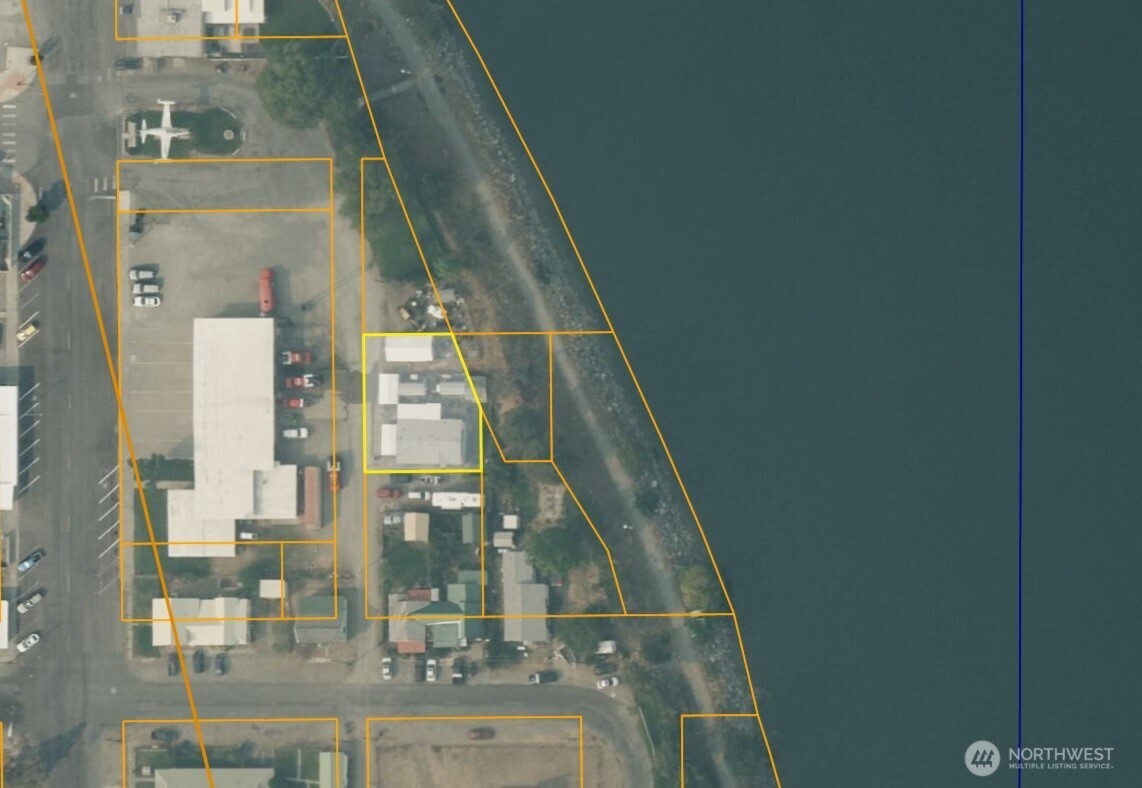 106 1/2 Indian Avenue E, Brewster, WA 98812