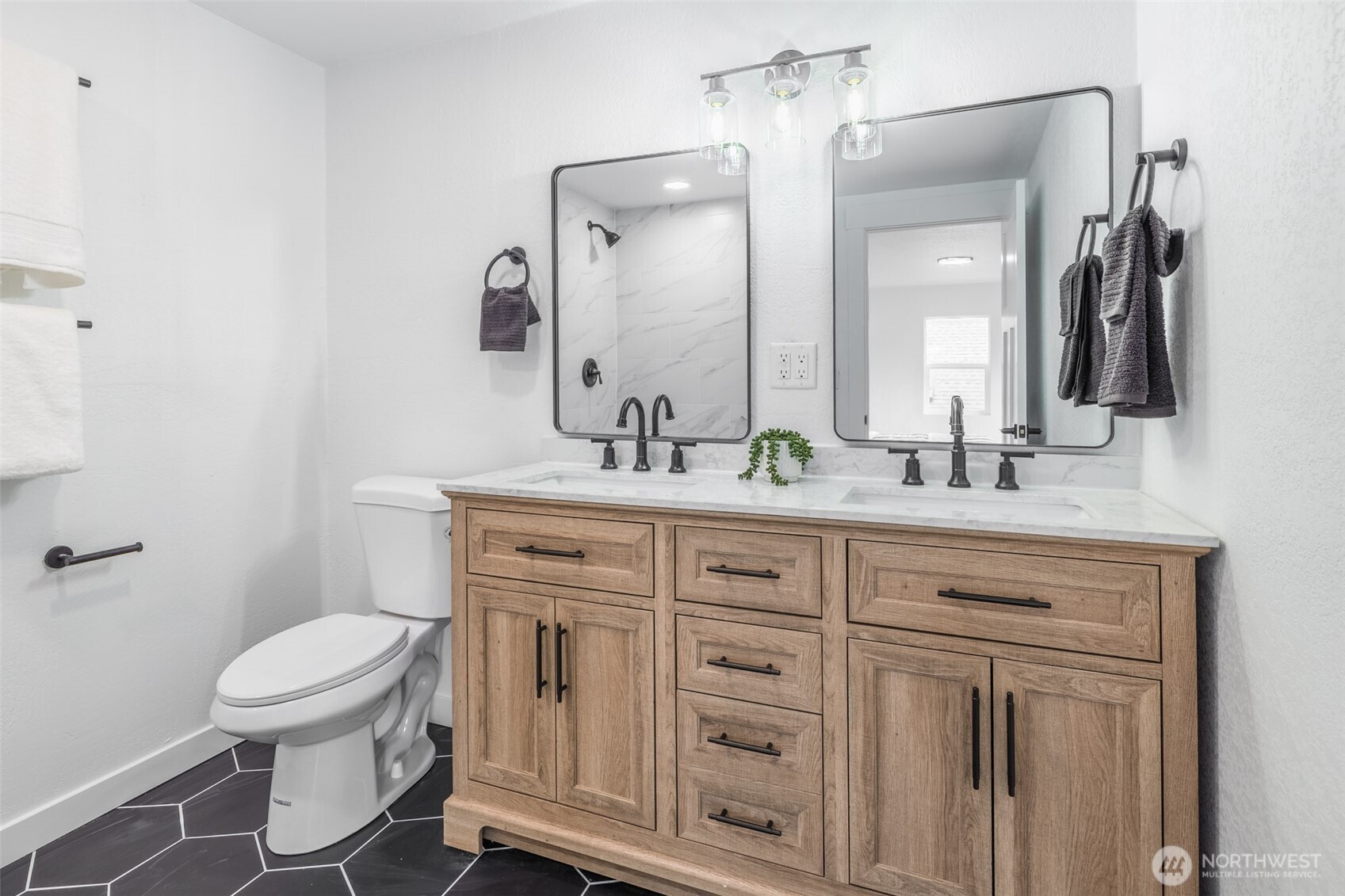 949 S Ridgewood Avenue , Tacoma, WA 98405