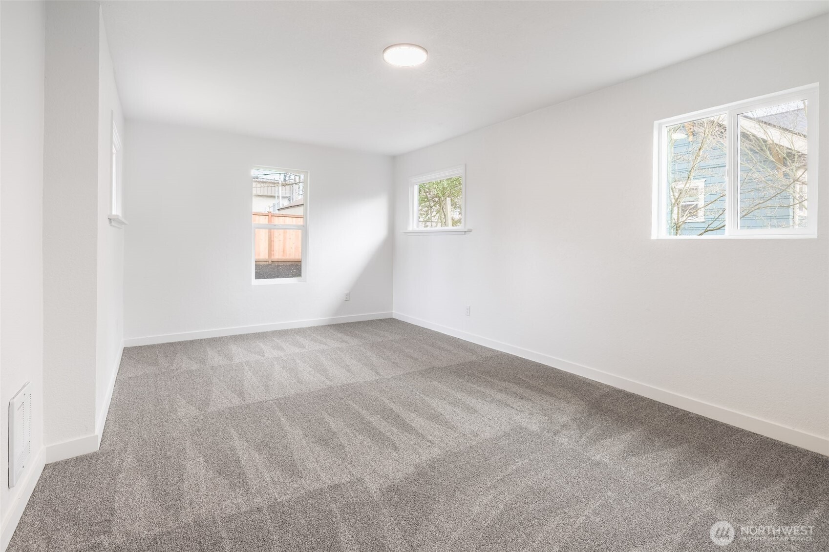 949 S Ridgewood Avenue , Tacoma, WA 98405