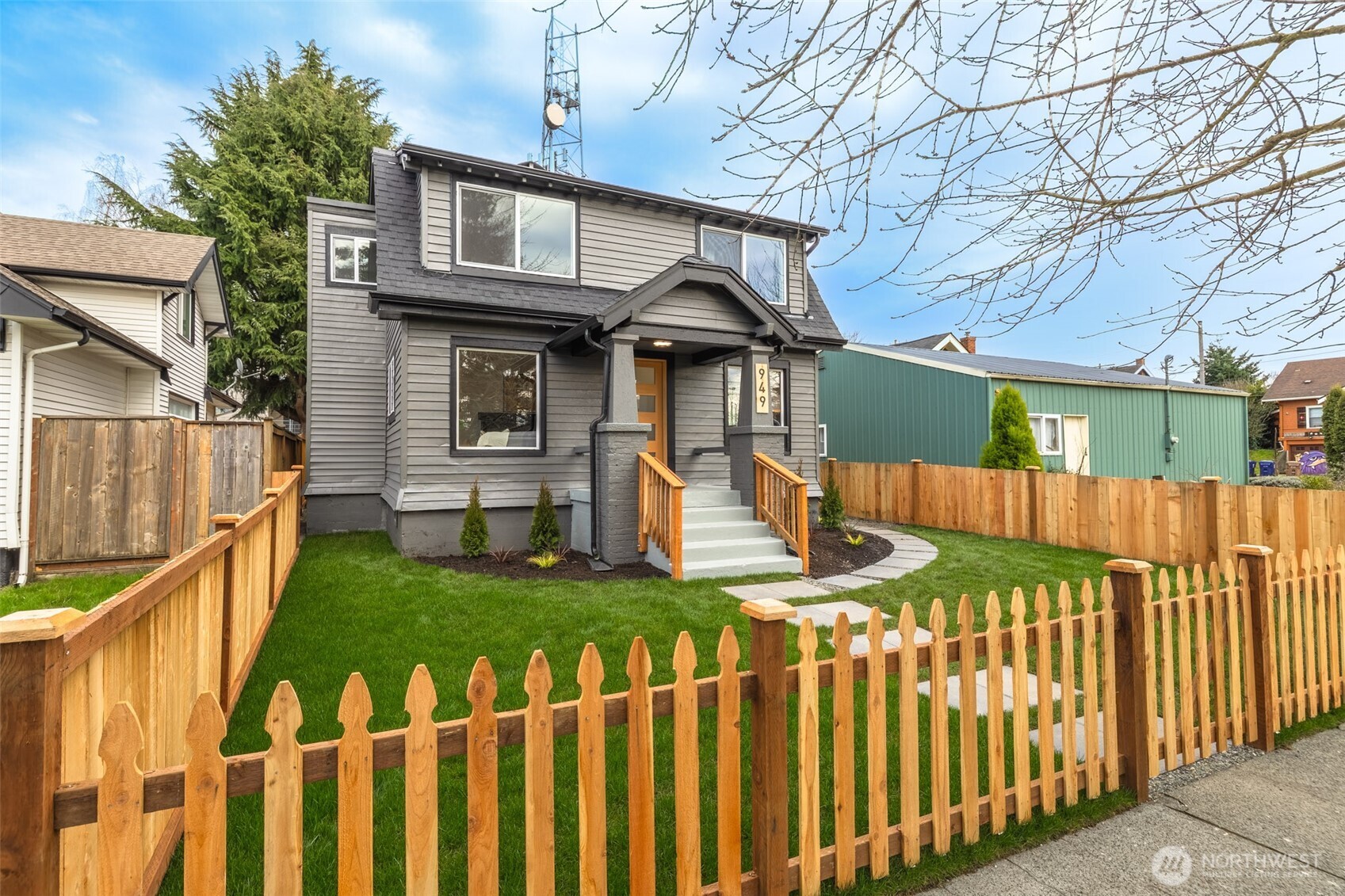 949 S Ridgewood Avenue , Tacoma, WA 98405