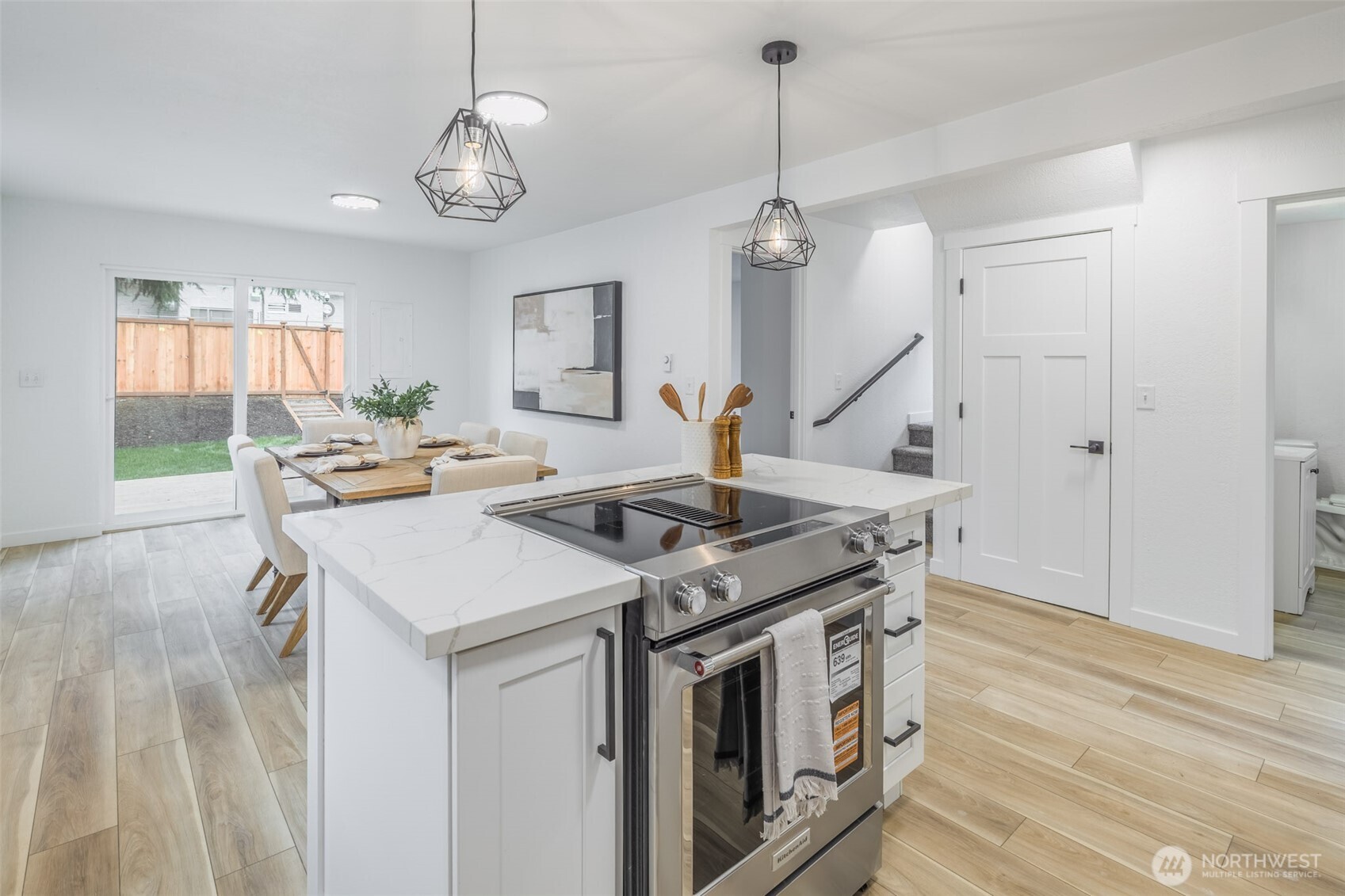 949 S Ridgewood Avenue , Tacoma, WA 98405