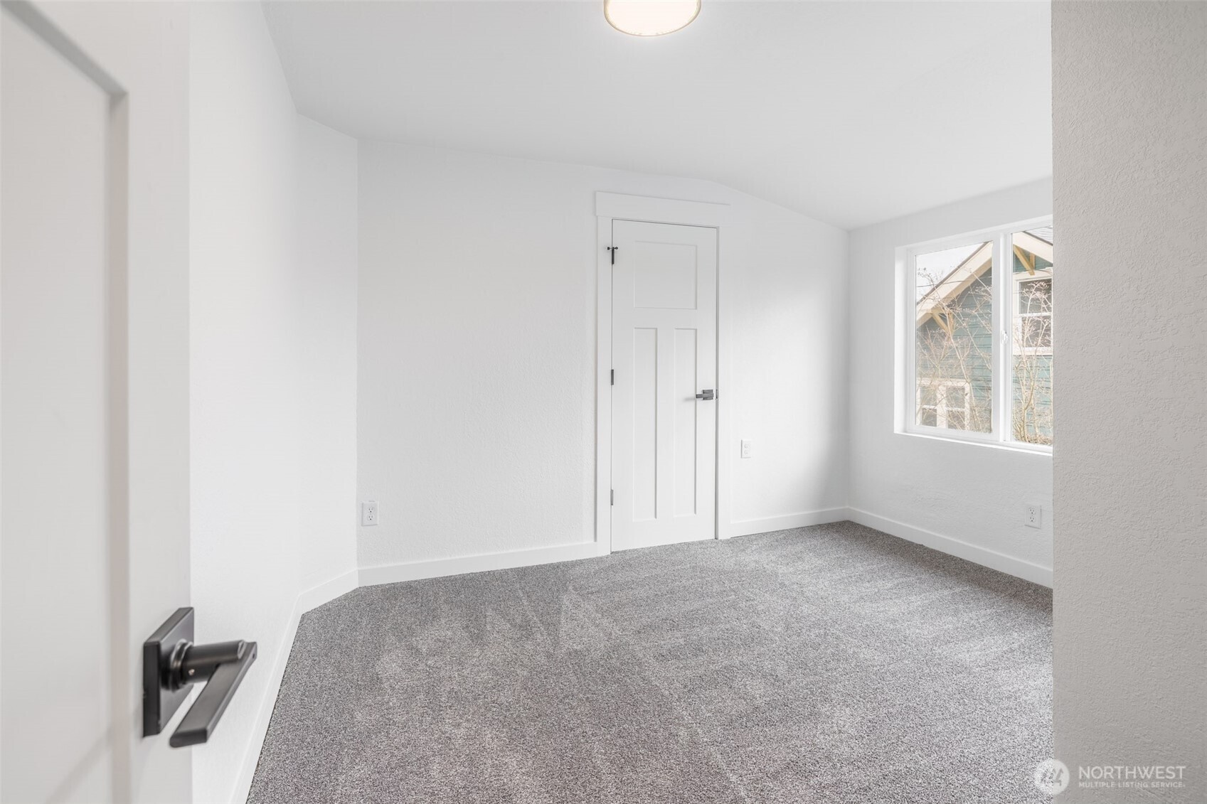 949 S Ridgewood Avenue , Tacoma, WA 98405