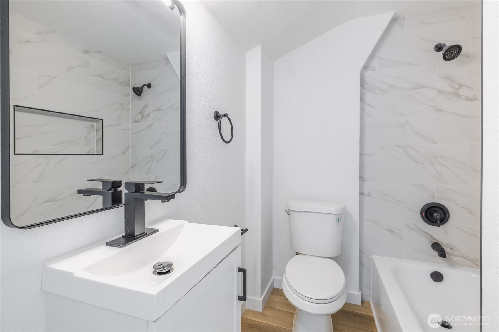 949 S Ridgewood Avenue , Tacoma, WA 98405