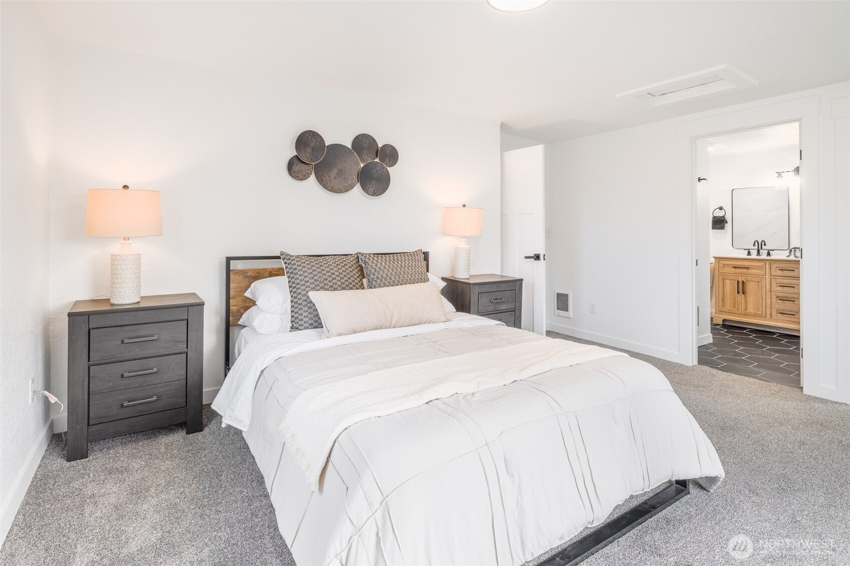 949 S Ridgewood Avenue , Tacoma, WA 98405