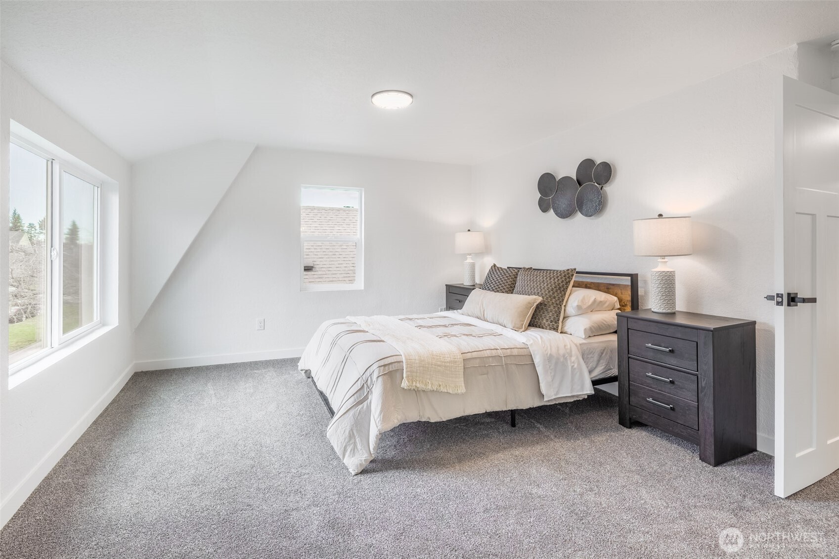 949 S Ridgewood Avenue , Tacoma, WA 98405