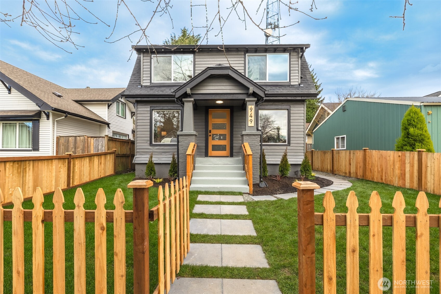 949 S Ridgewood Avenue , Tacoma, WA 98405