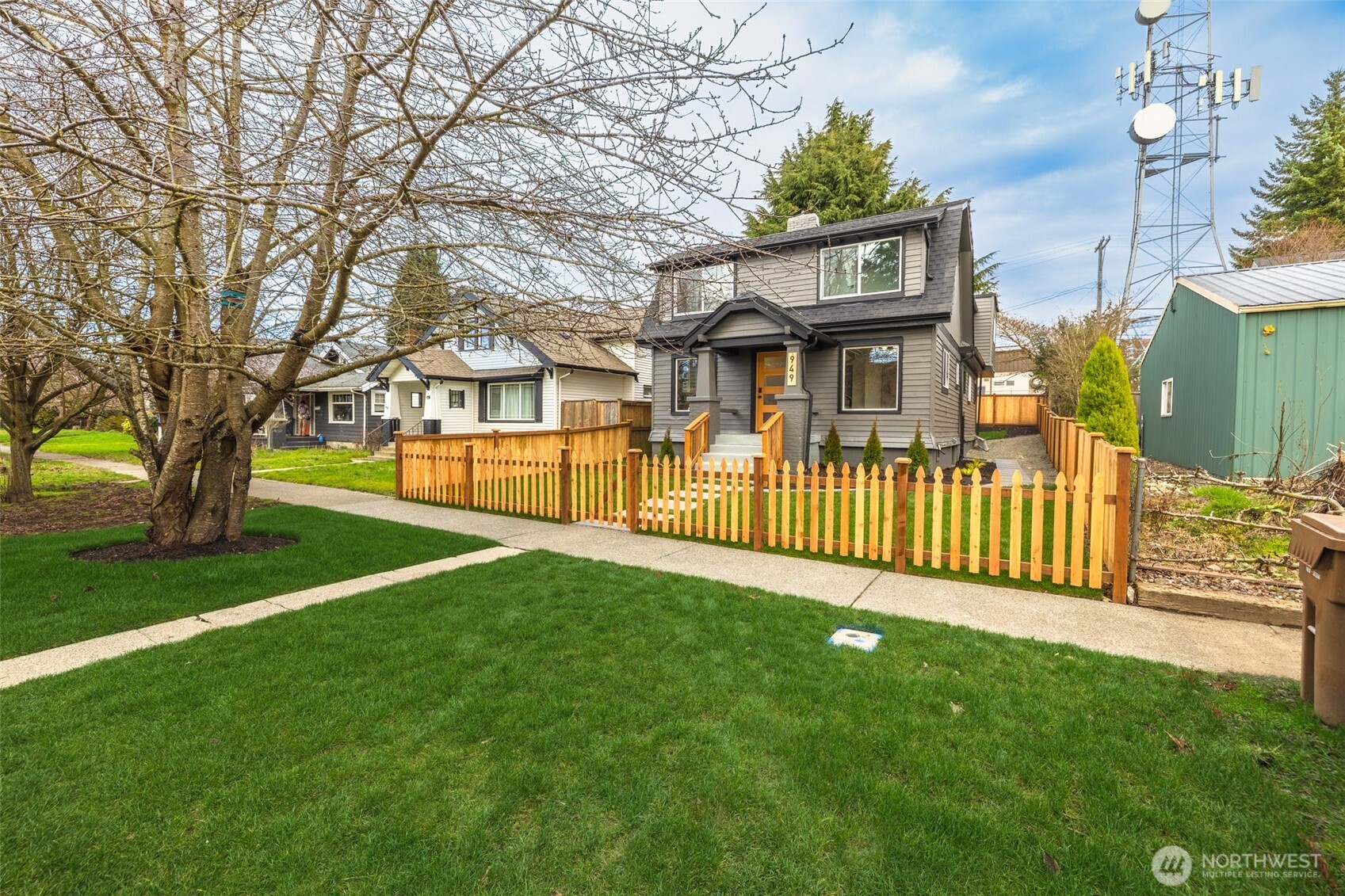 949 S Ridgewood Avenue , Tacoma, WA 98405