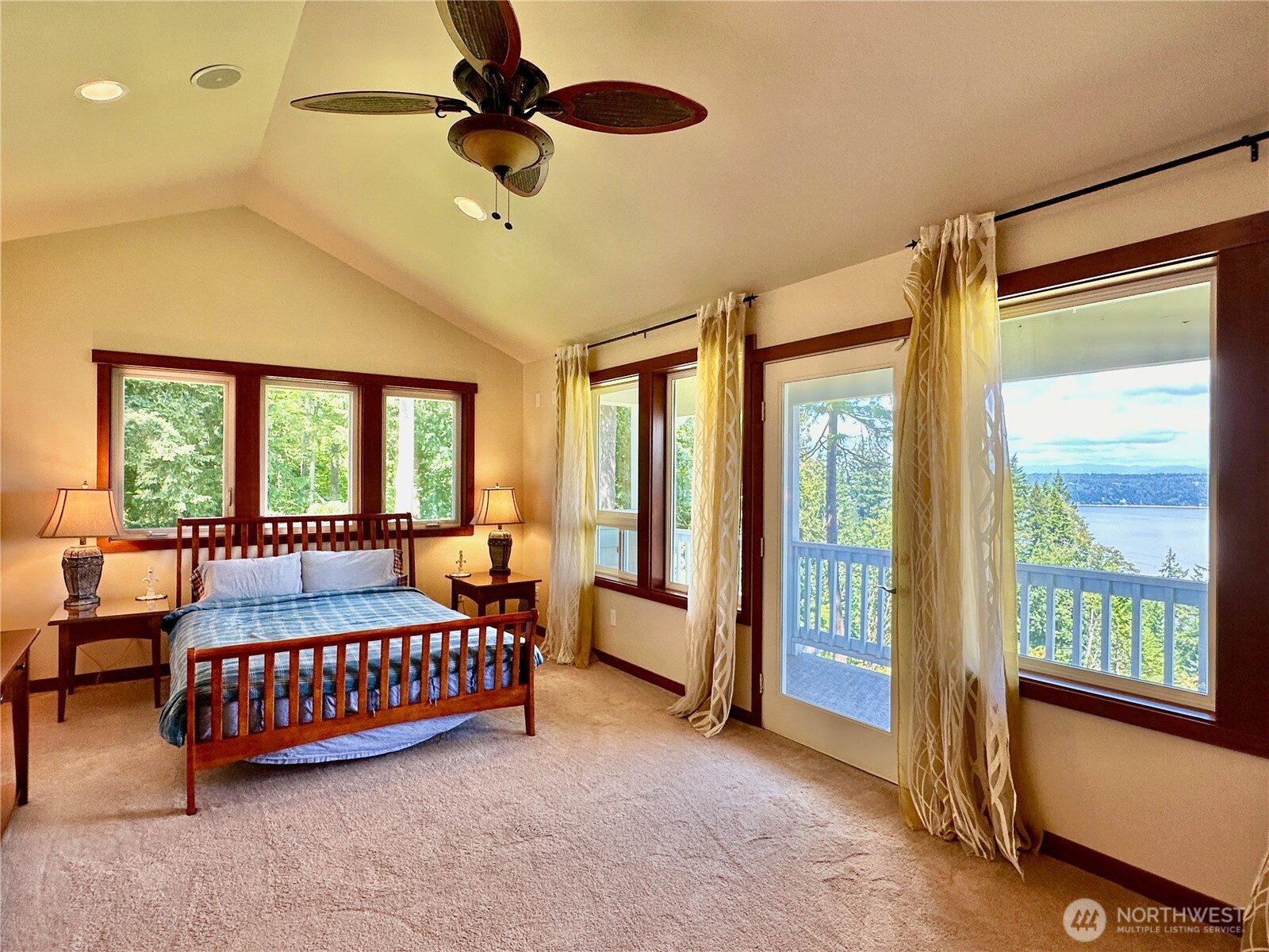 4075 Preserve Drive , Camano Island, WA 98282