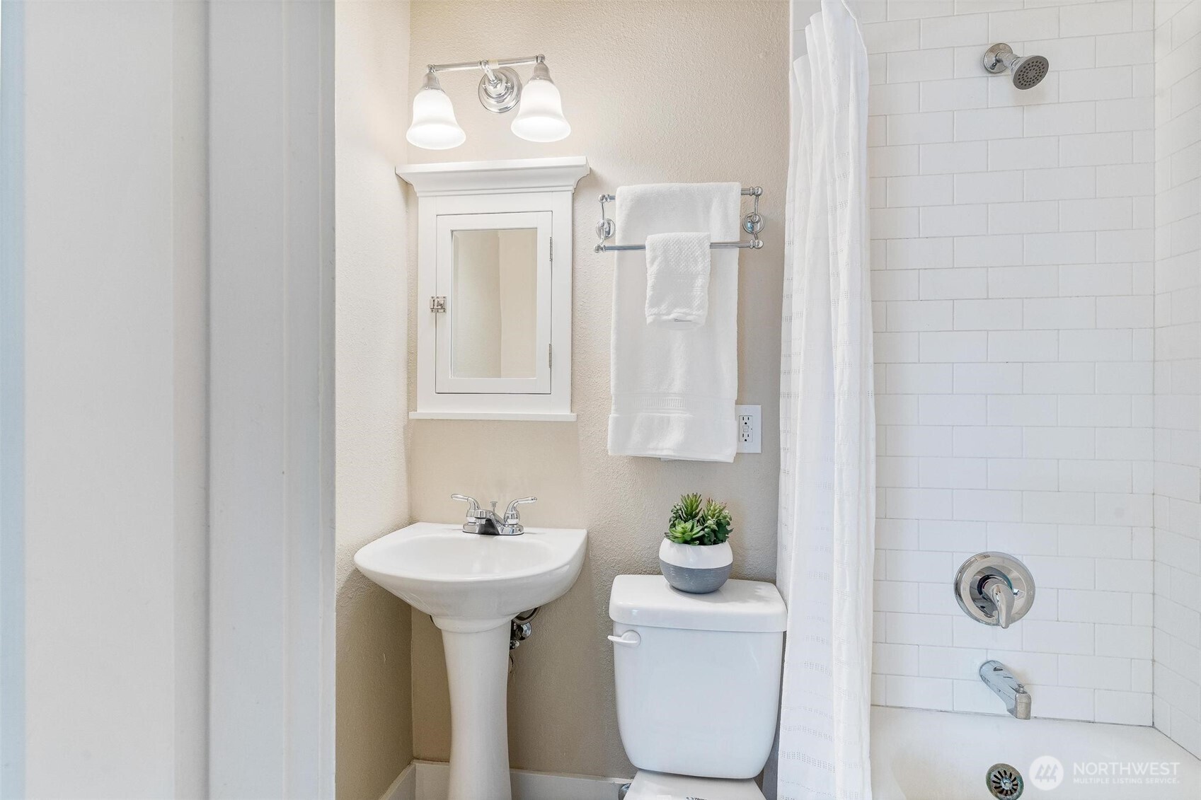 905 NE 43rd Street #111, Seattle, WA 98105