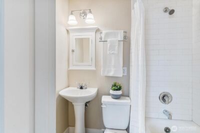 905 NE 43rd Street #111, Seattle, WA 98105 - Photo 15