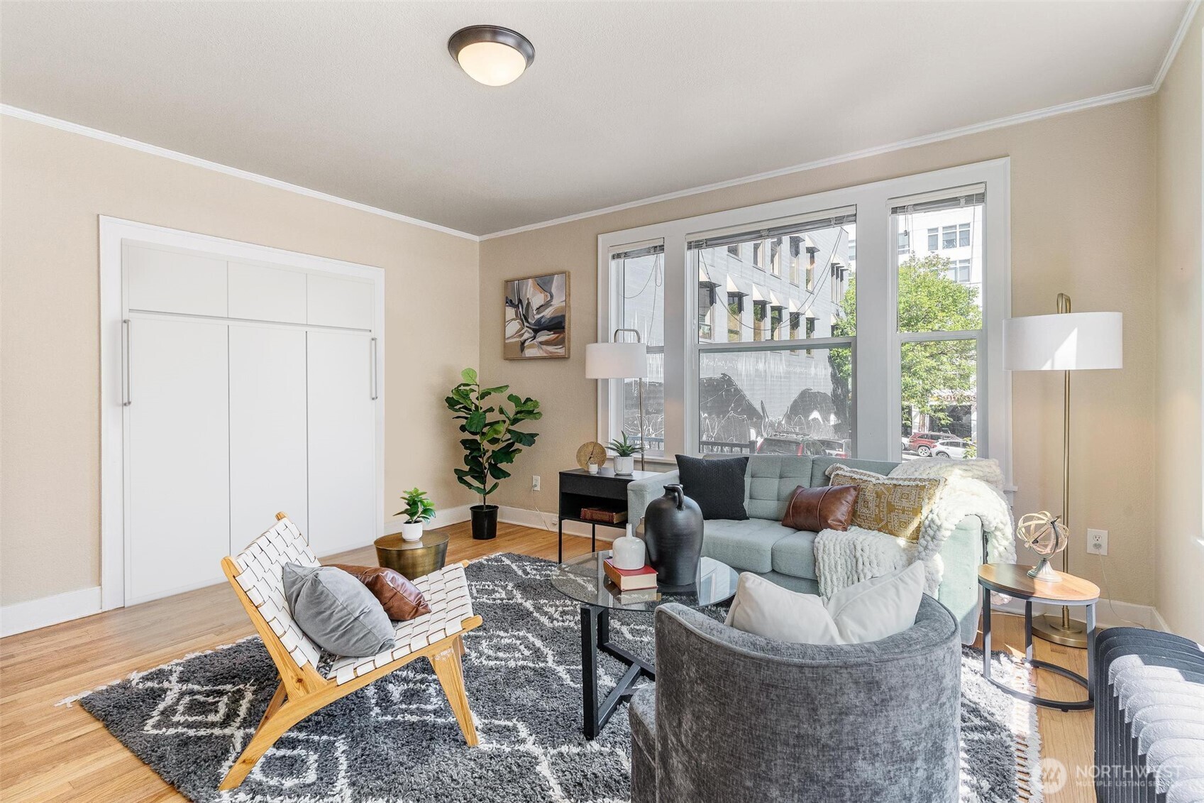 905 NE 43rd Street #111, Seattle, WA 98105