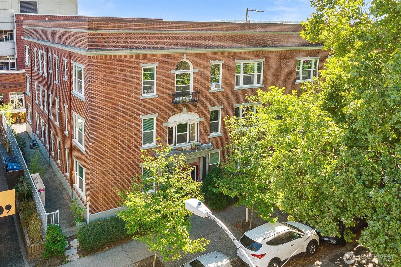 905 NE 43rd Street #111, Seattle, WA 98105