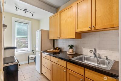 905 NE 43rd Street #111, Seattle, WA 98105 - Photo 7