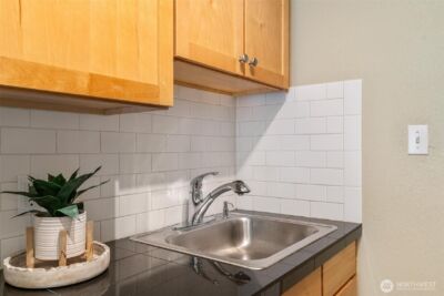 905 NE 43rd Street #111, Seattle, WA 98105 - Photo 9