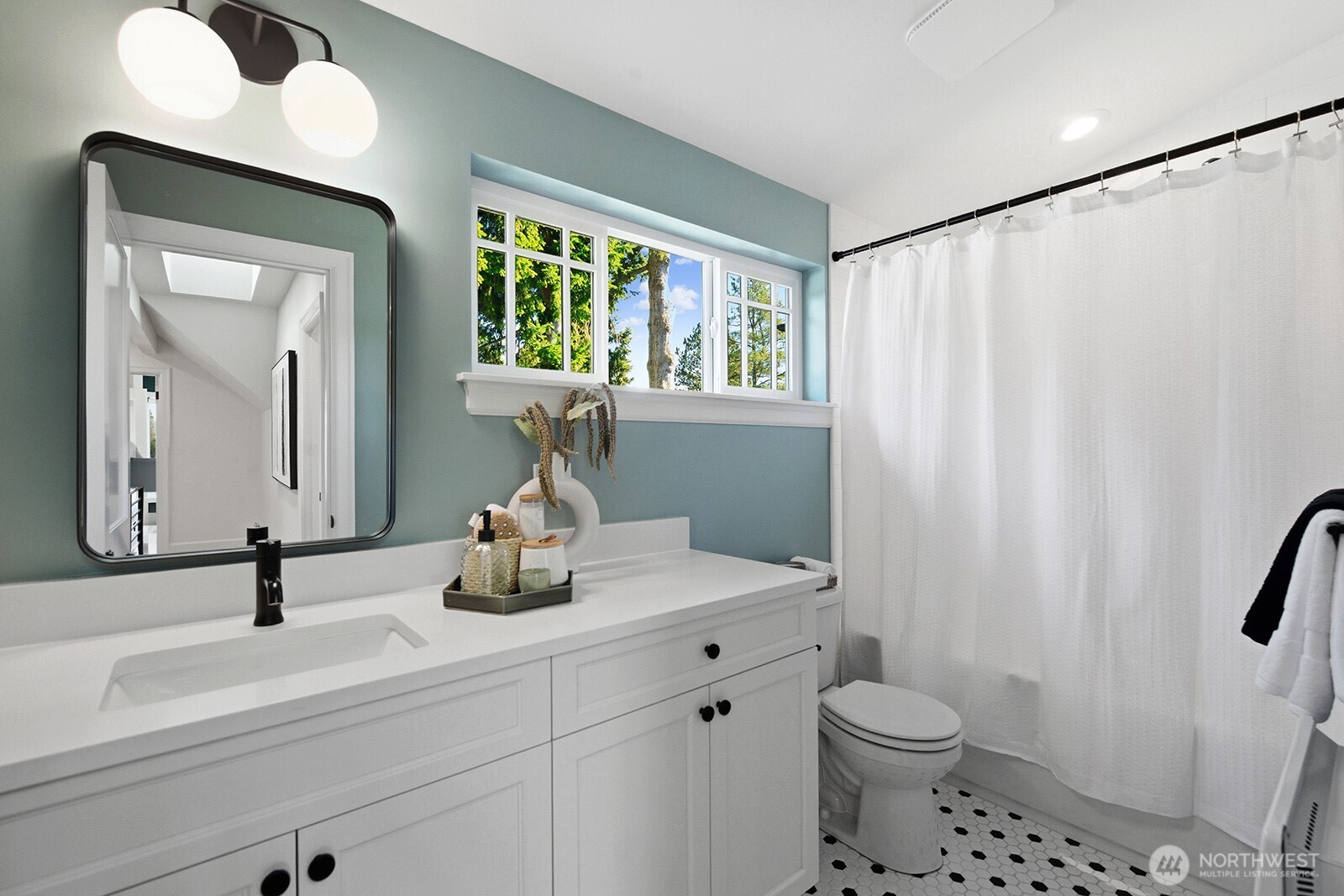 7511 41st Avenue NE, Seattle, WA 98115