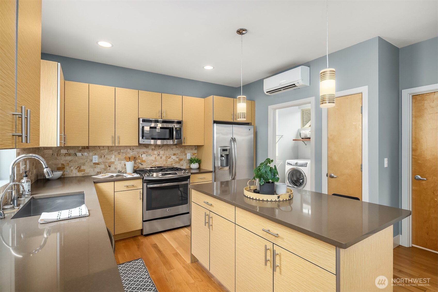 1550 NW 60th Street , Seattle, WA 98107