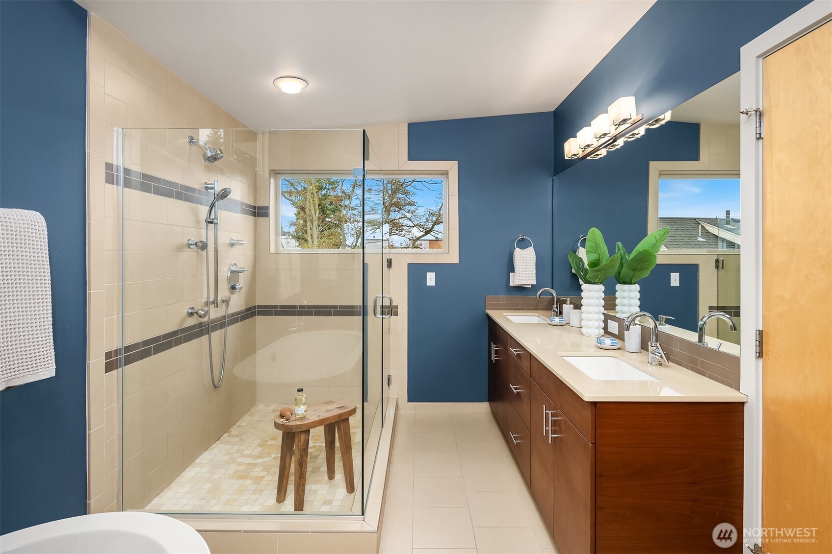 1550 NW 60th Street , Seattle, WA 98107