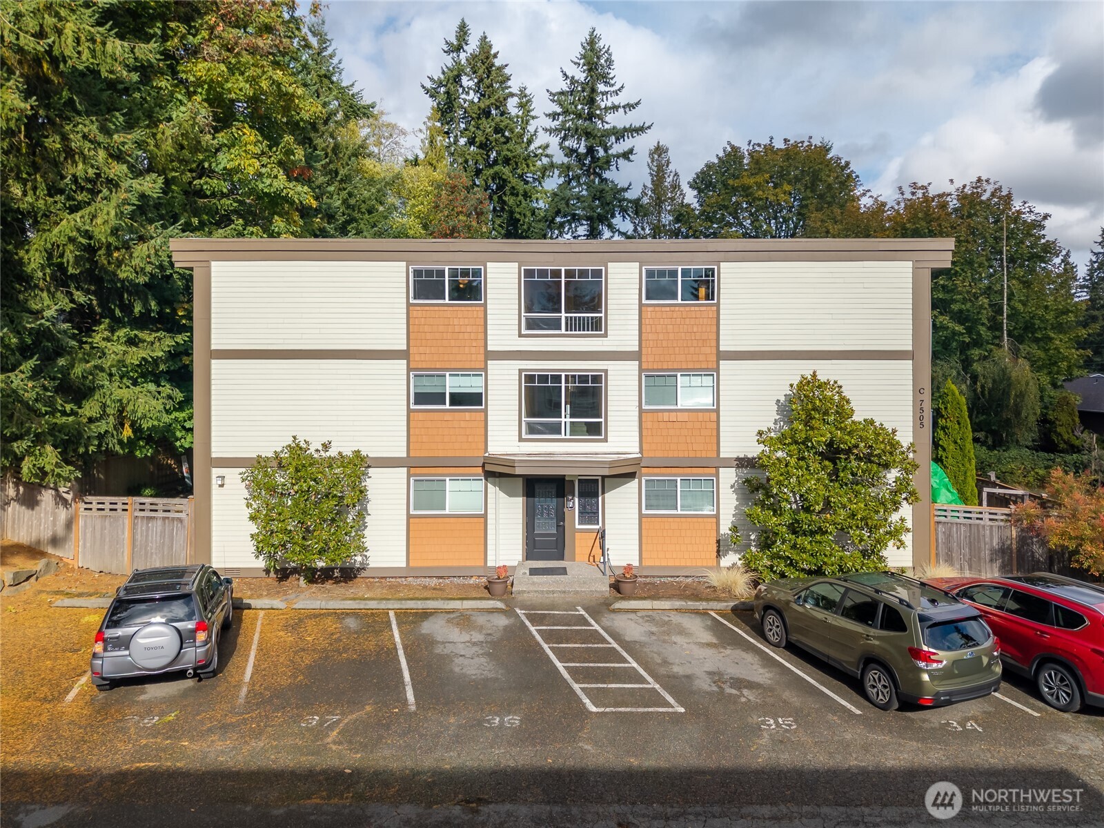 7505 212th Street SW #C301, Edmonds, WA 98026