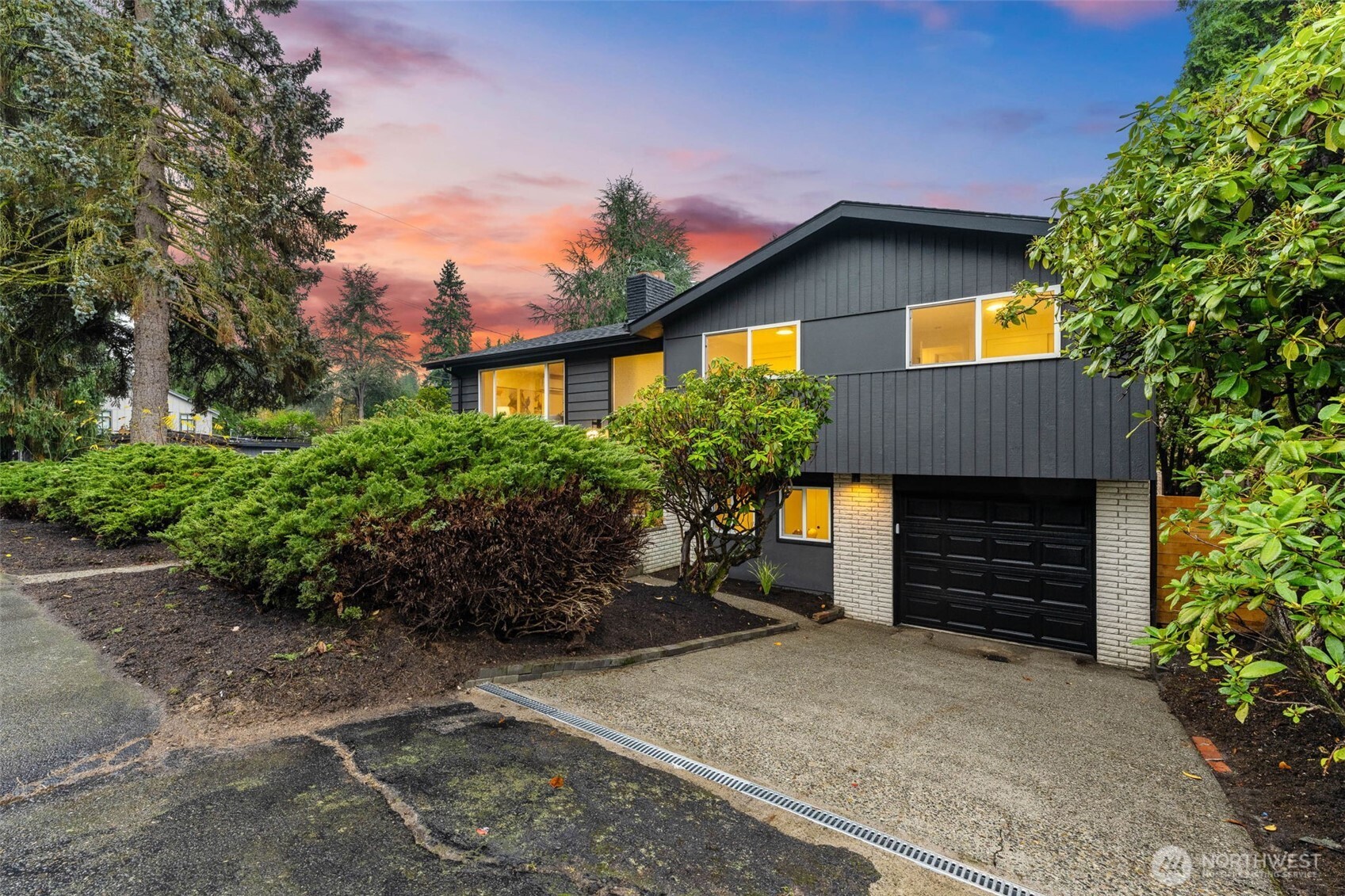 9101 30th Avenue NE, Seattle, WA 98115