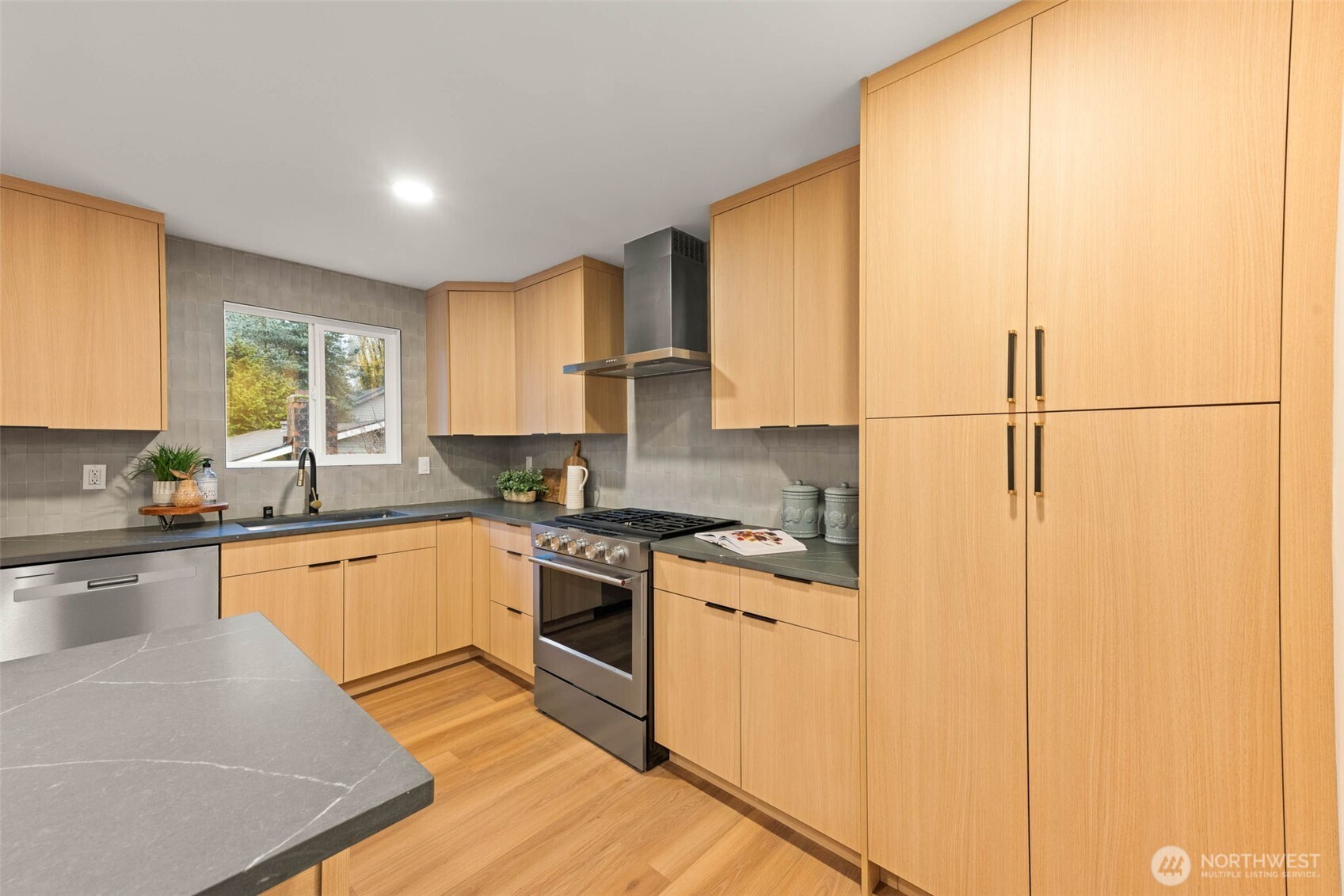 9101 30th Avenue NE, Seattle, WA 98115