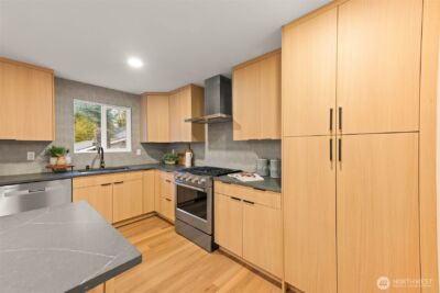 9101 30th Avenue NE, Seattle, WA 98115 - Photo 7