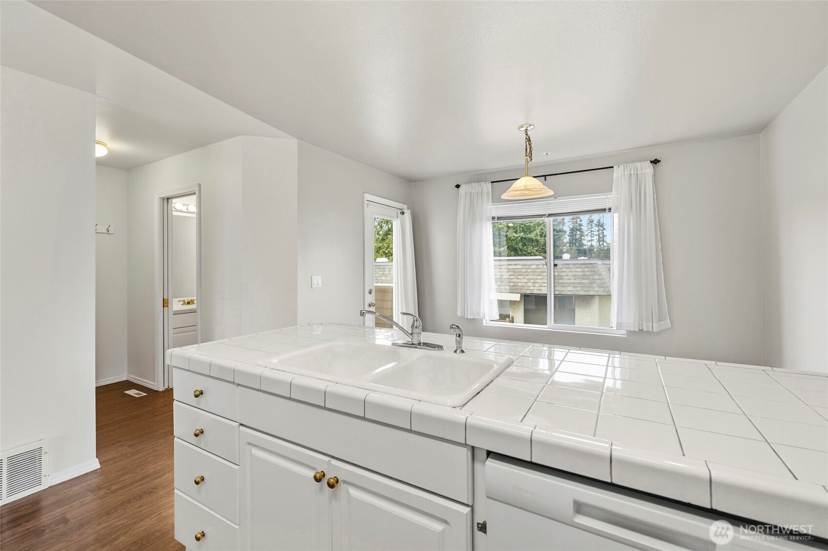 8823 Holly Drive #502, Everett, WA 98208