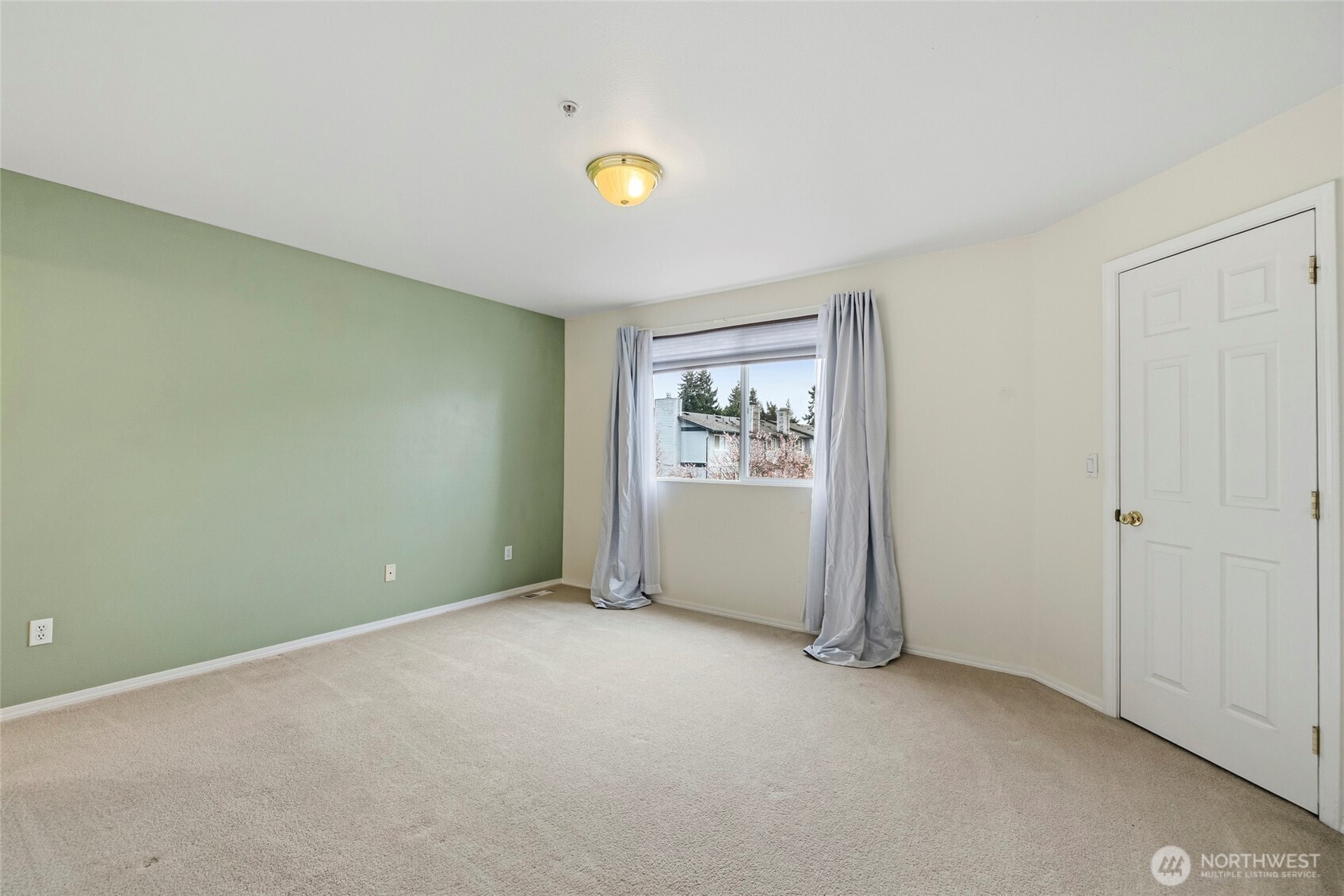 8823 Holly Drive #502, Everett, WA 98208