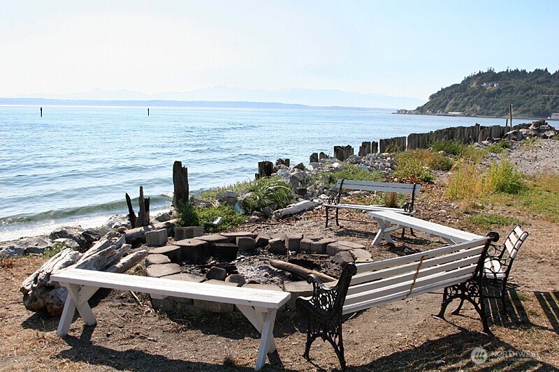 8122 Autumn Lane , Clinton, WA 98236