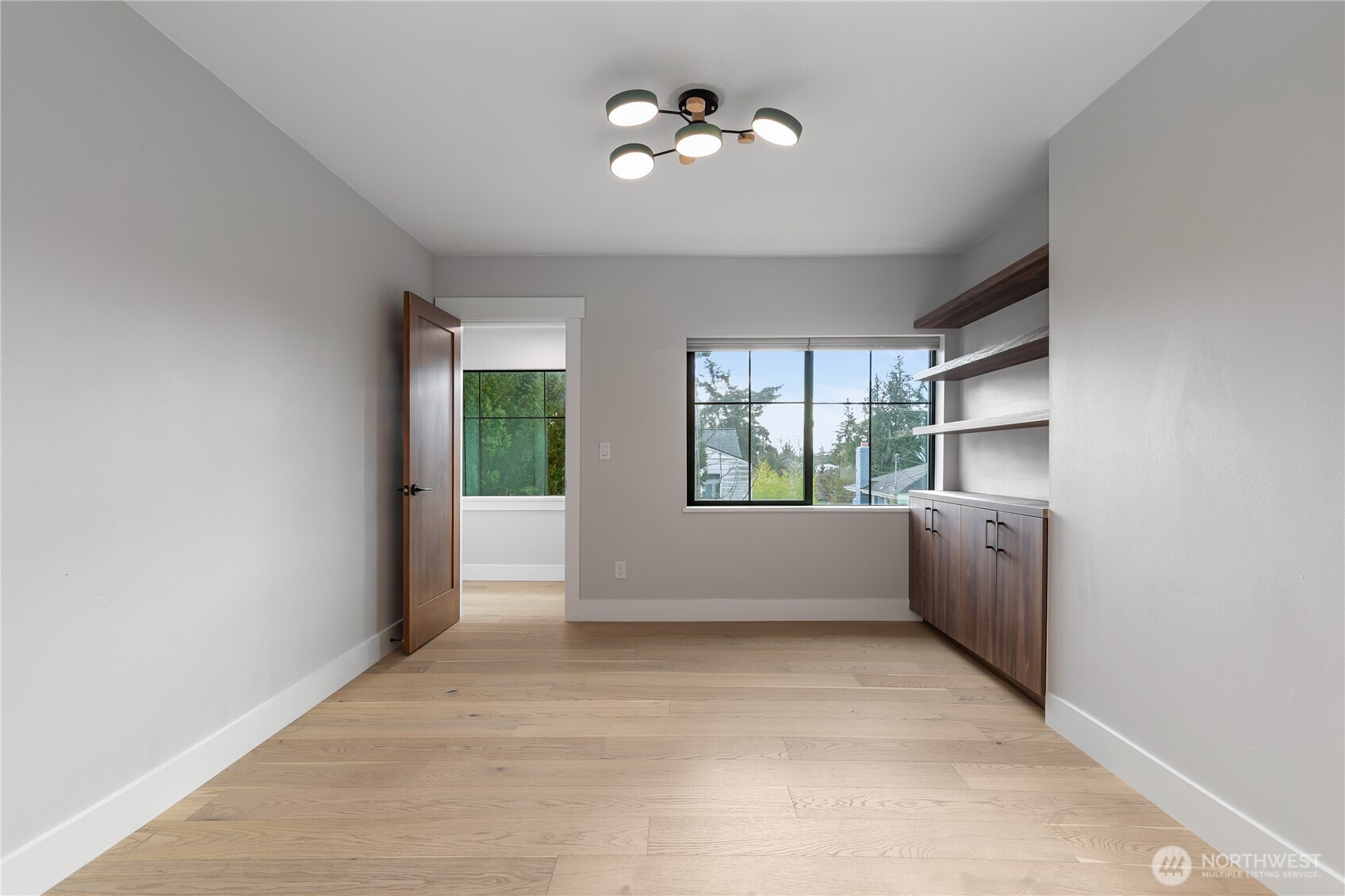 10715 2nd Avenue NW, Seattle, WA 98177-4807