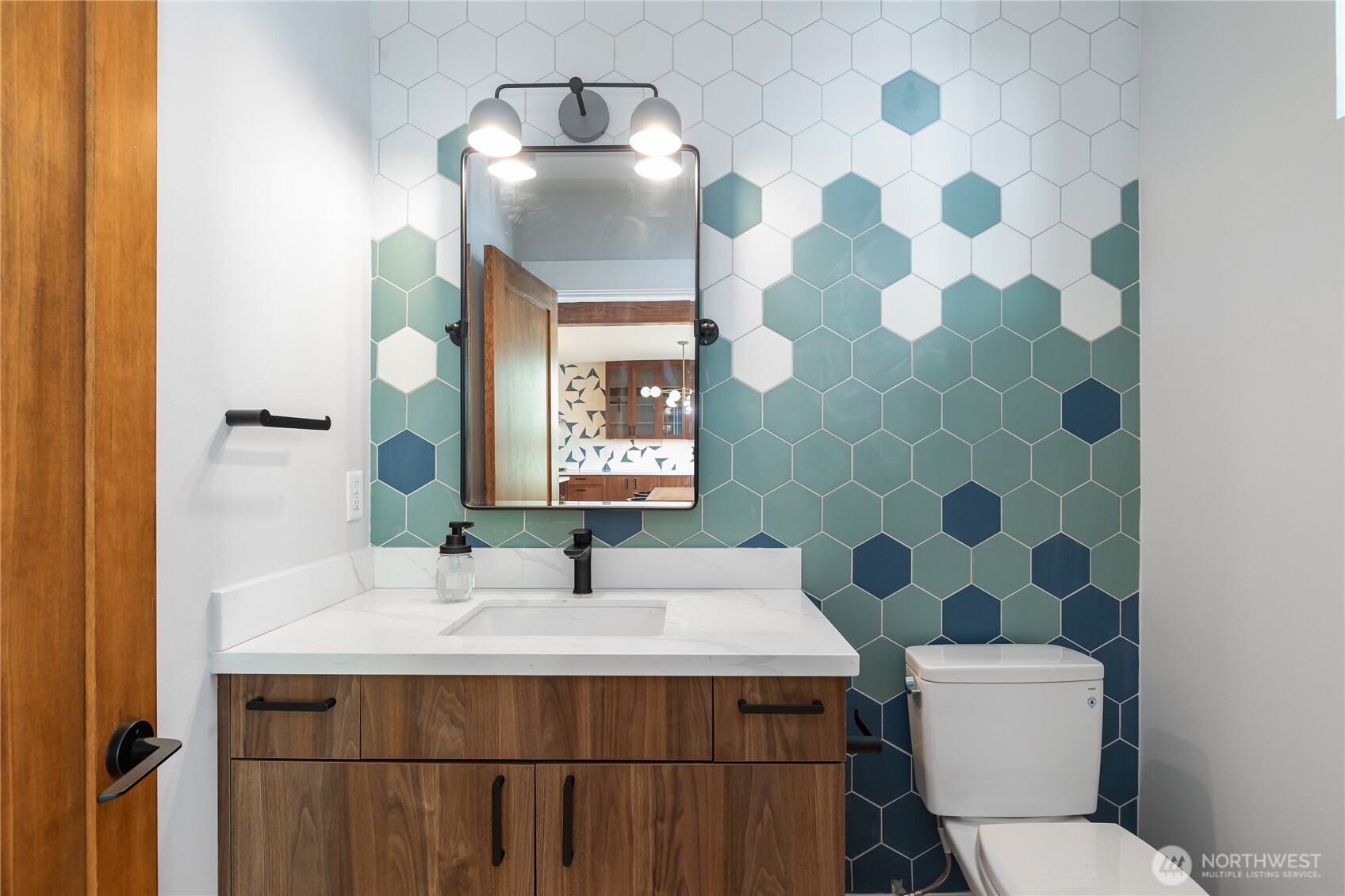 10715 2nd Avenue NW, Seattle, WA 98177-4807