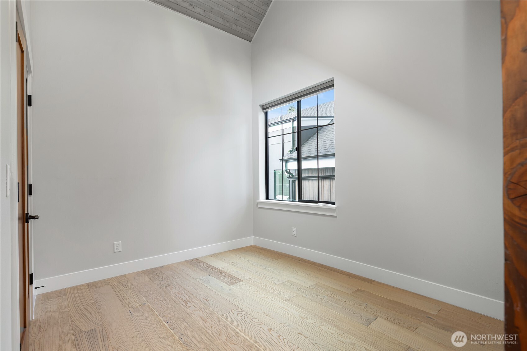 10715 2nd Avenue NW, Seattle, WA 98177-4807