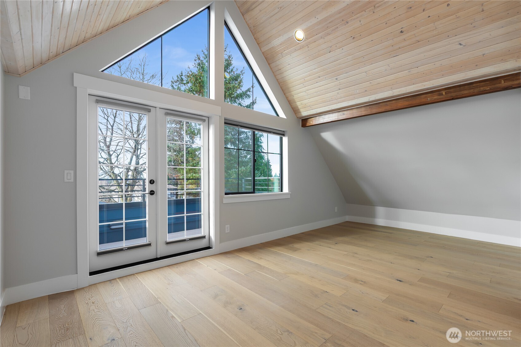 10715 2nd Avenue NW, Seattle, WA 98177-4807