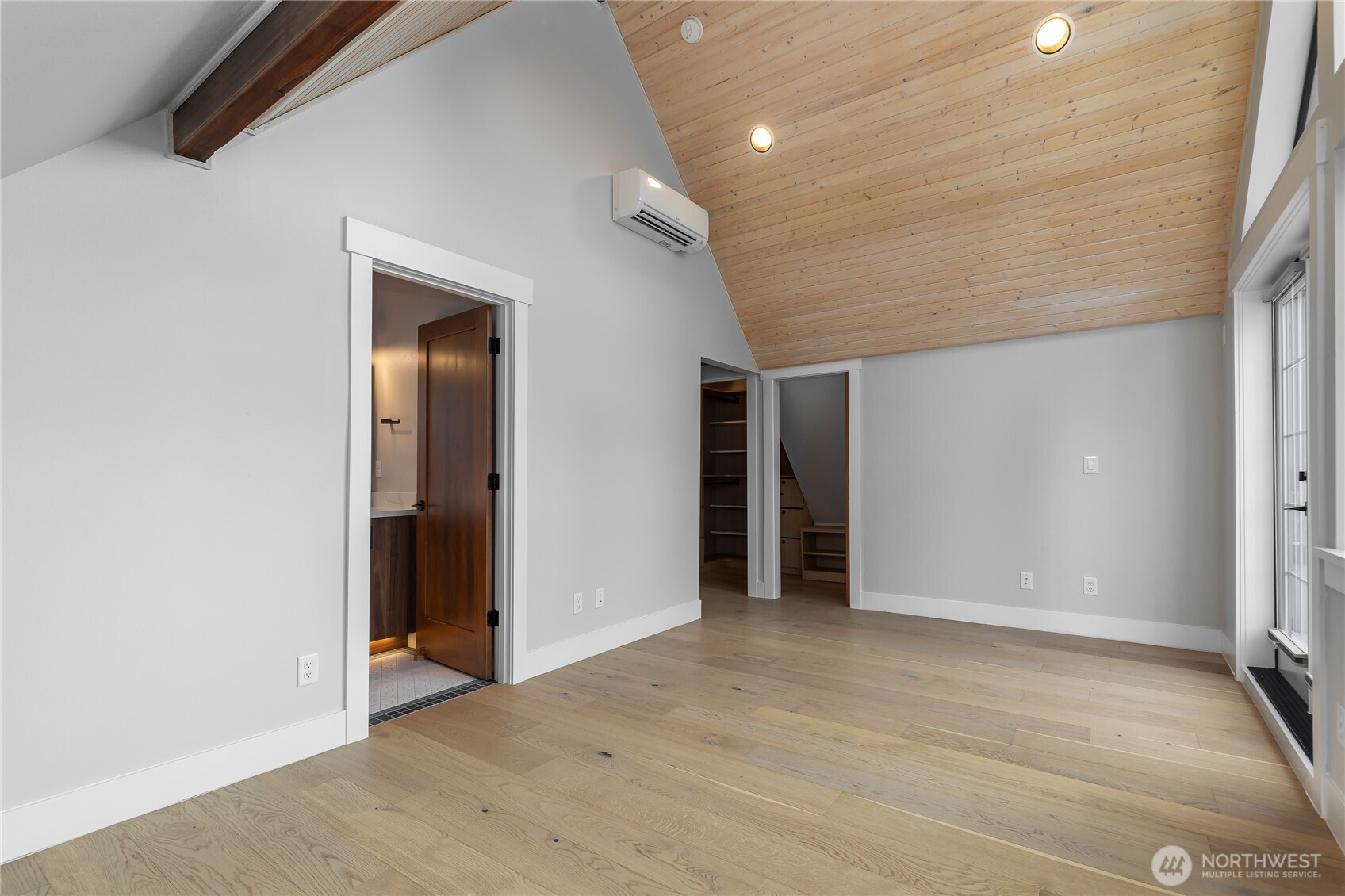 10715 2nd Avenue NW, Seattle, WA 98177-4807