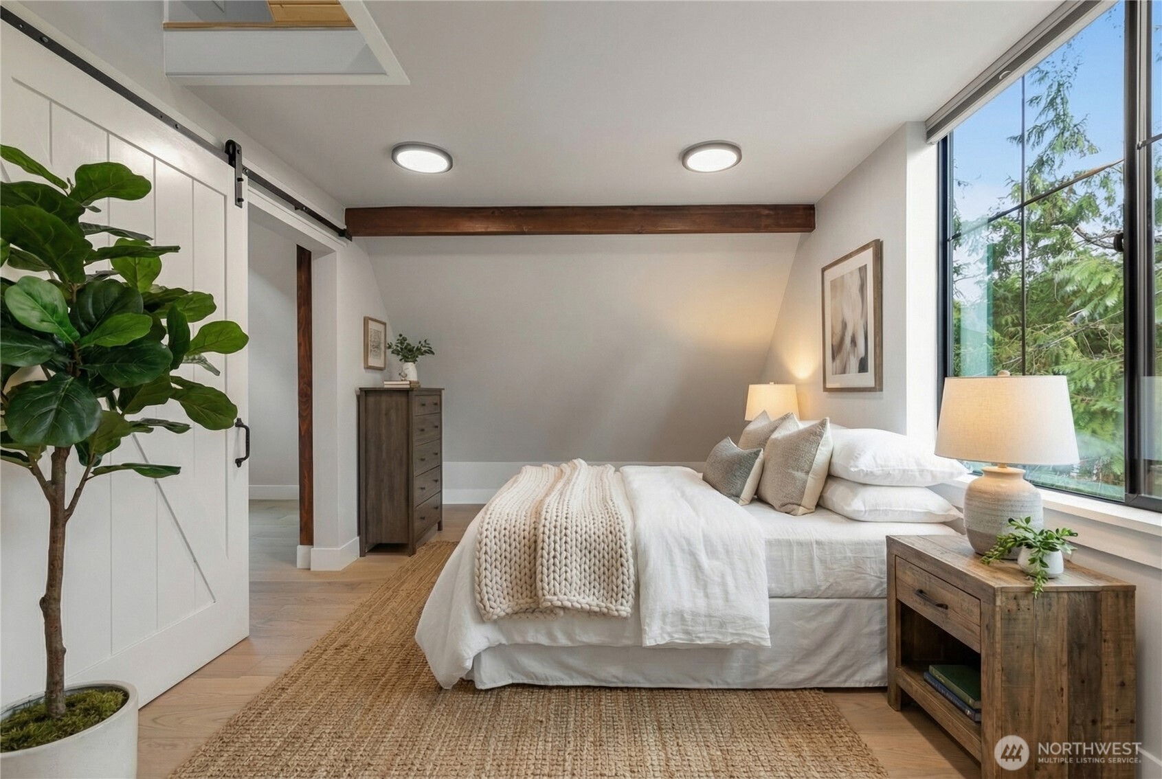 10715 2nd Avenue NW, Seattle, WA 98177-4807