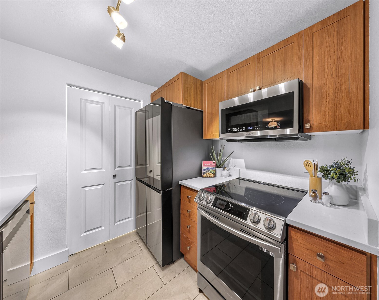 14002 NE 181st Place #A302, Woodinville, WA 98072