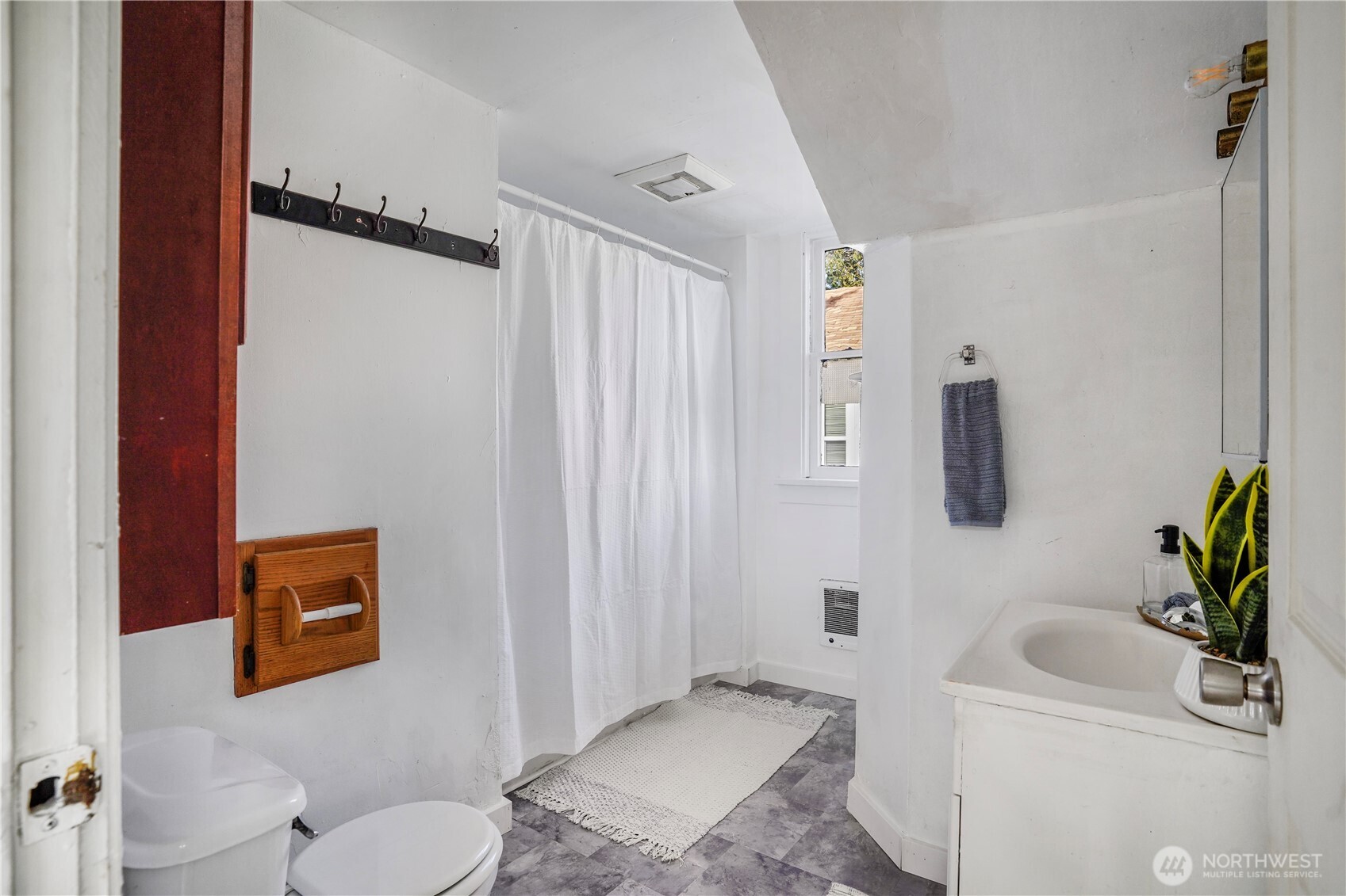 3718 E J ST , Tacoma, WA 98404