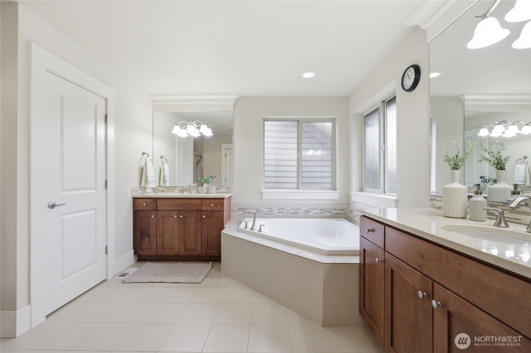 5236 NE 11th Court , Renton, WA 98059