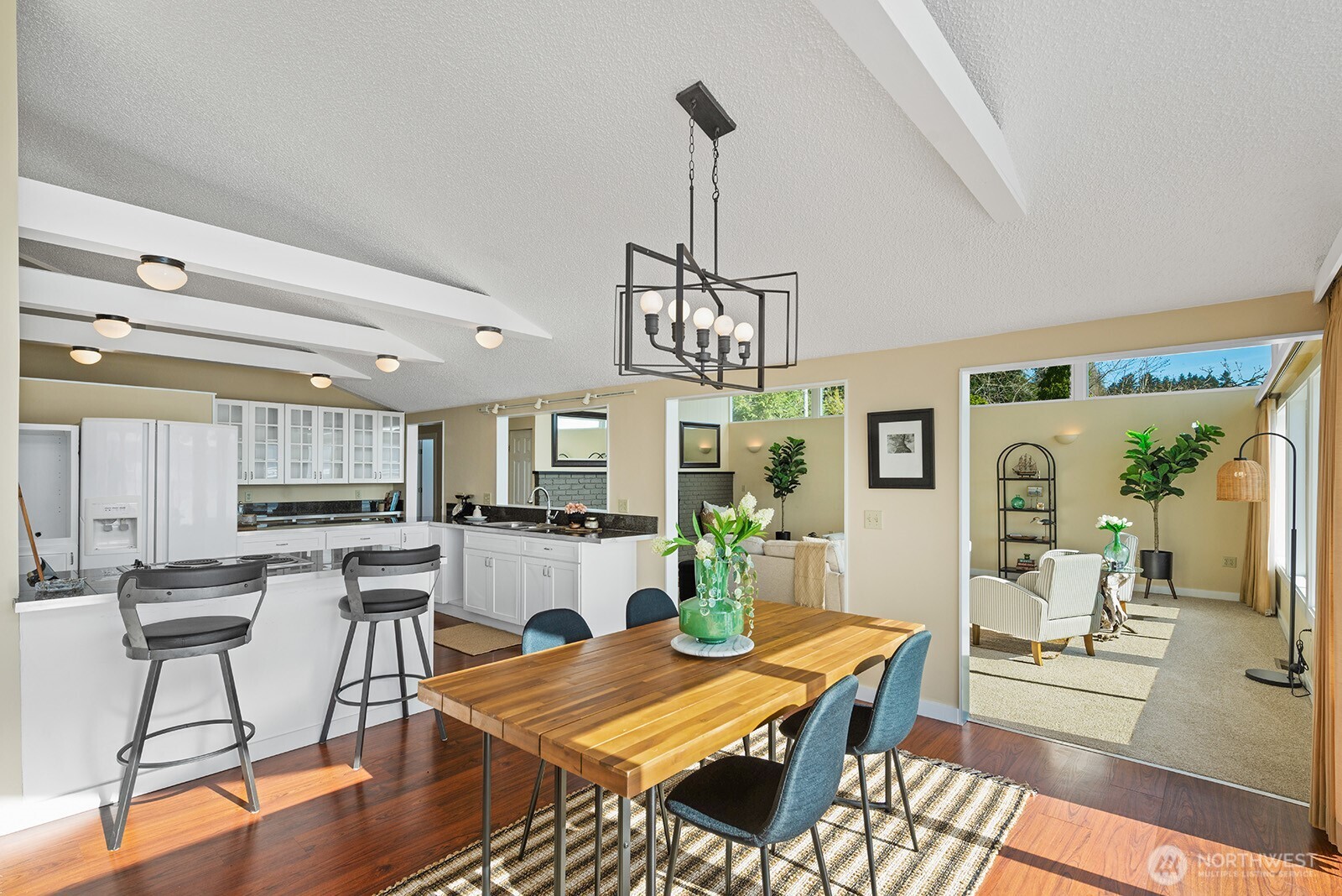 11613 SW Shawnee , Vashon, WA 98070