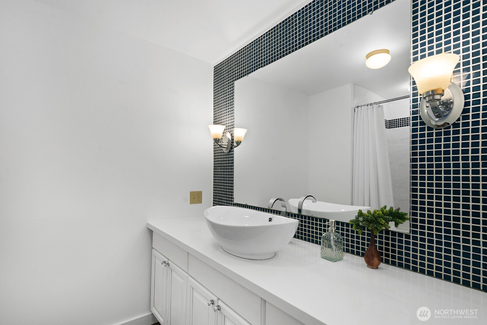 11613 SW Shawnee , Vashon, WA 98070