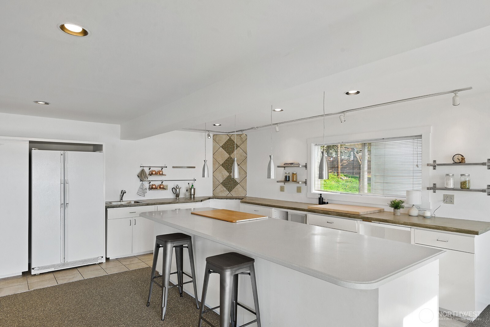 11613 SW Shawnee , Vashon, WA 98070