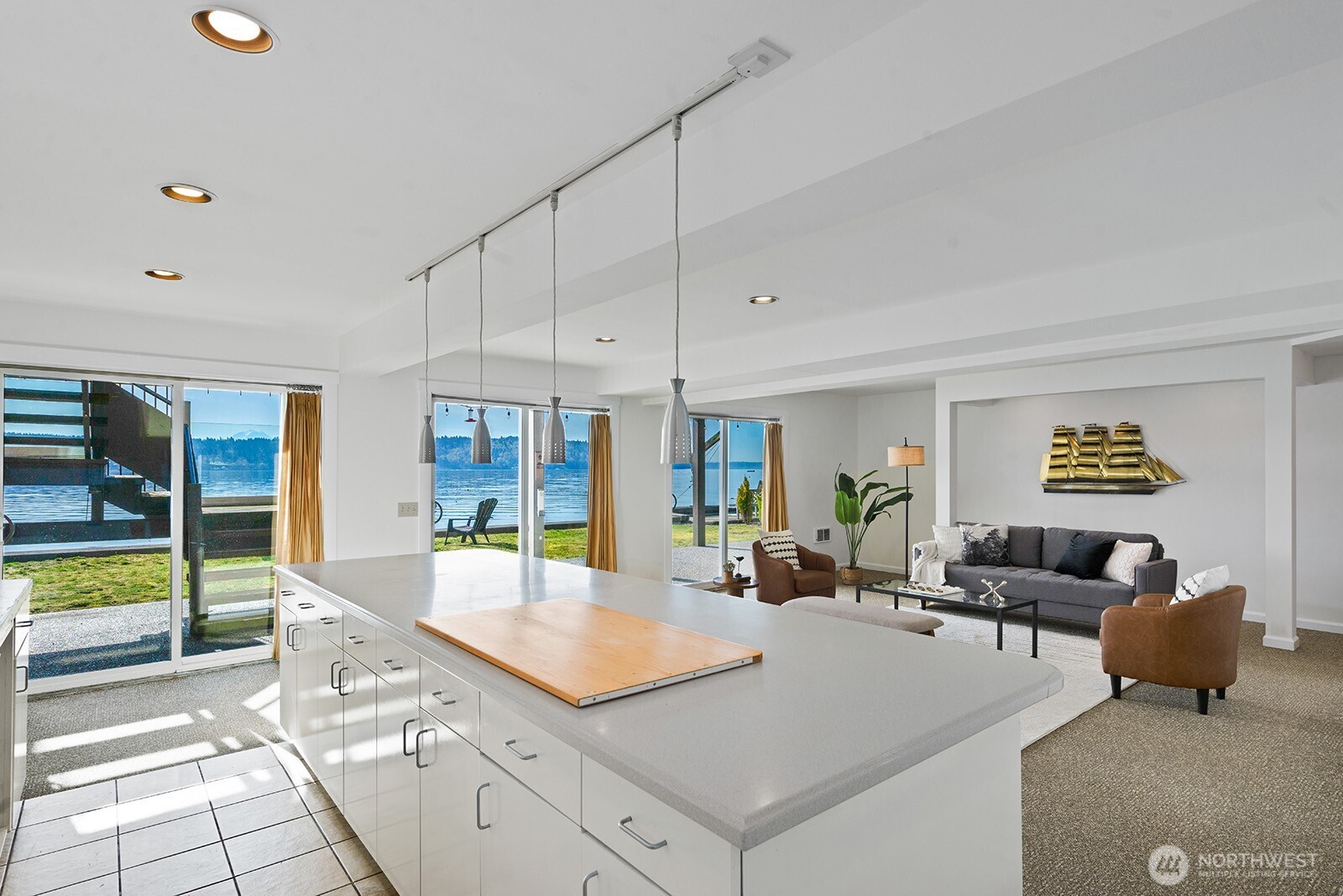 11613 SW Shawnee , Vashon, WA 98070