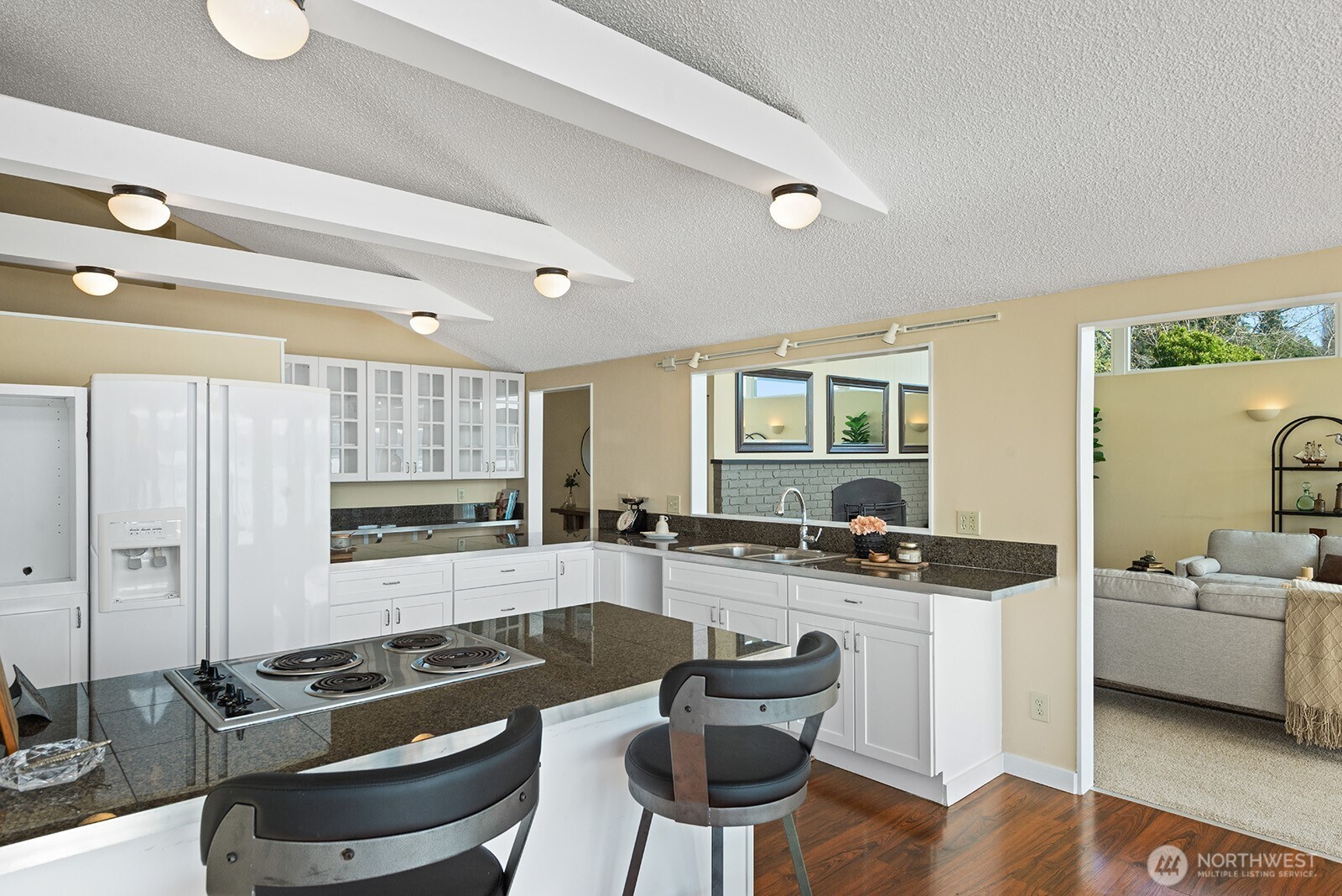 11613 SW Shawnee , Vashon, WA 98070