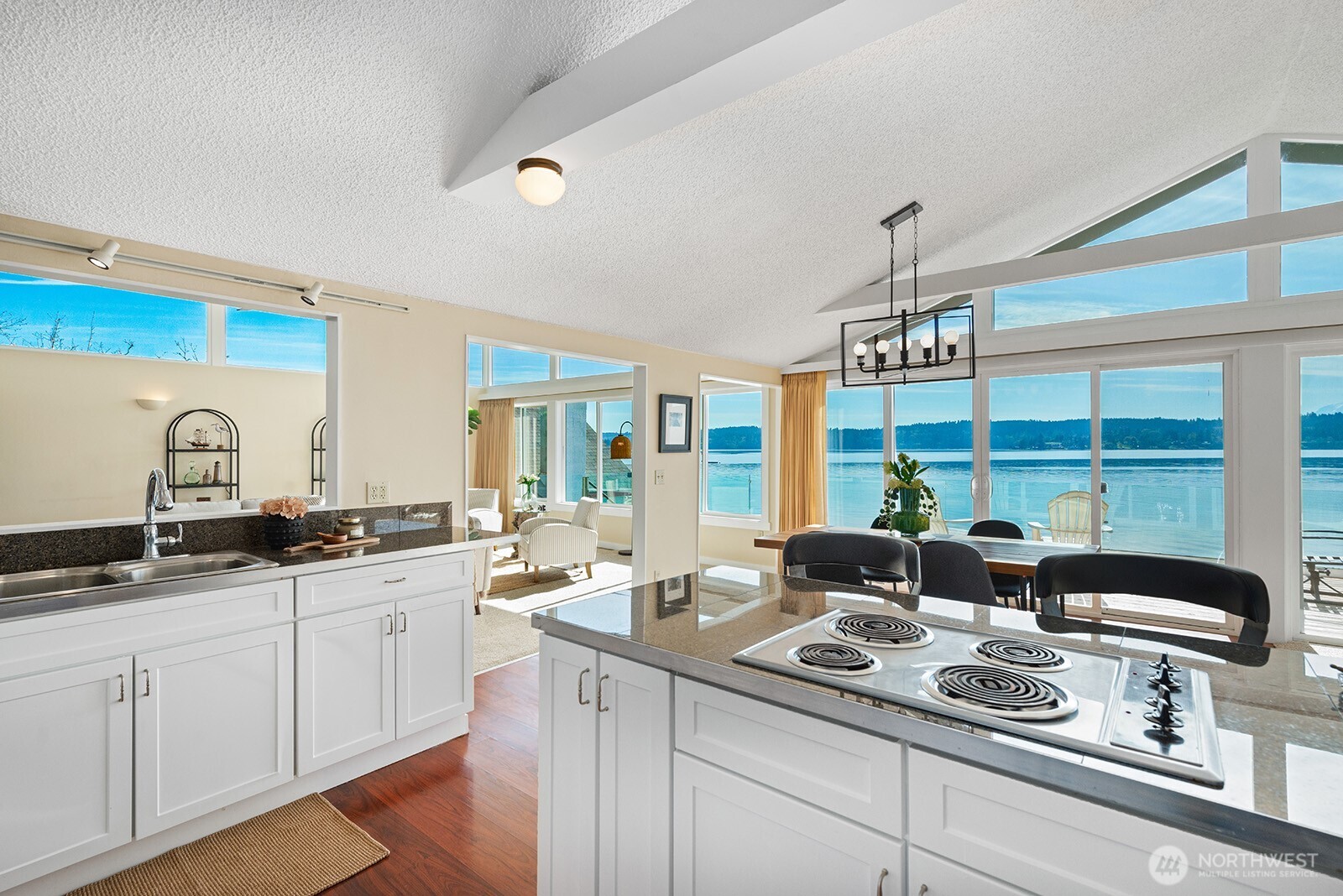 11613 SW Shawnee , Vashon, WA 98070