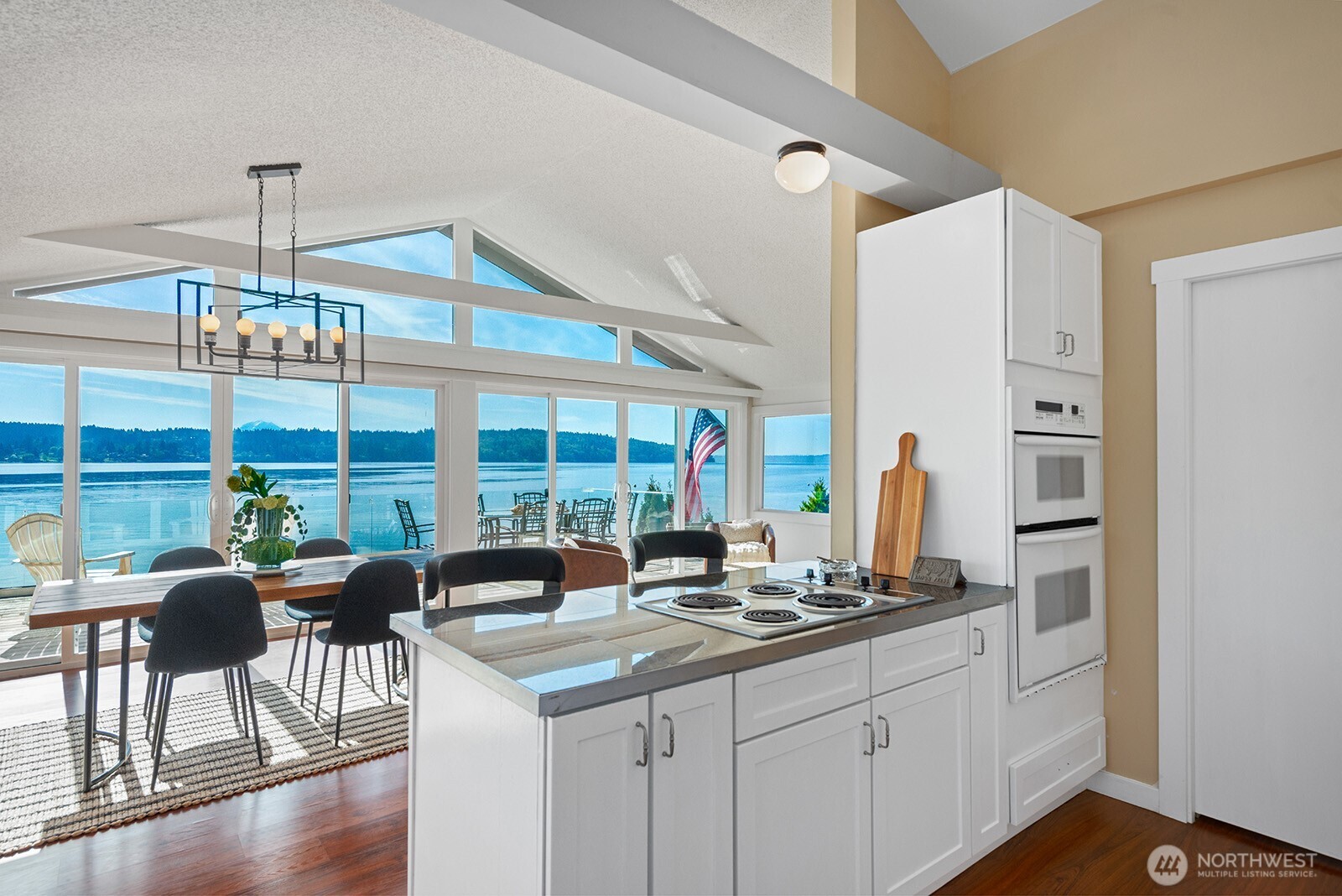 11613 SW Shawnee , Vashon, WA 98070