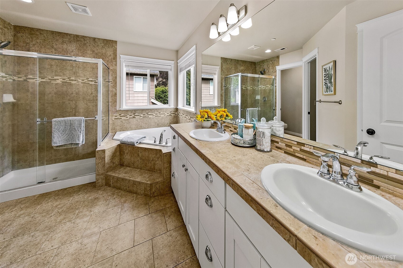 1528 211th Place NE, Sammamish, WA 98074