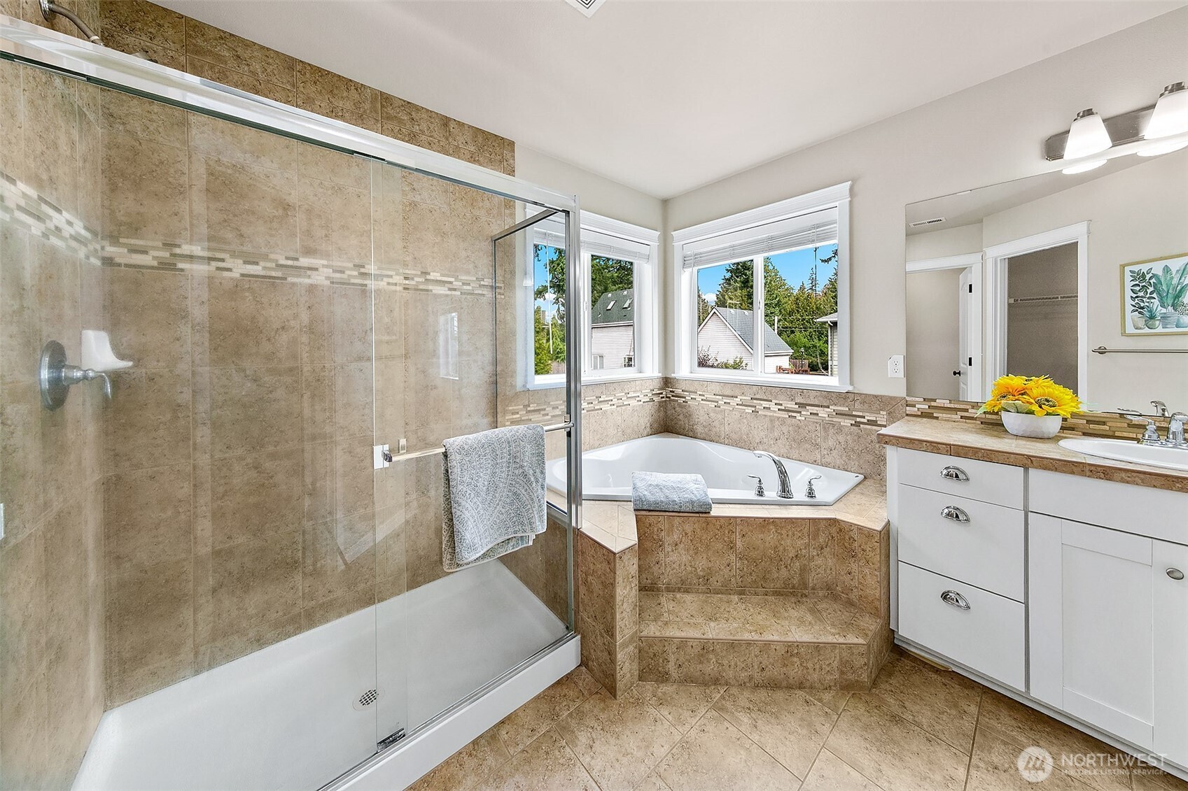 1528 211th Place NE, Sammamish, WA 98074