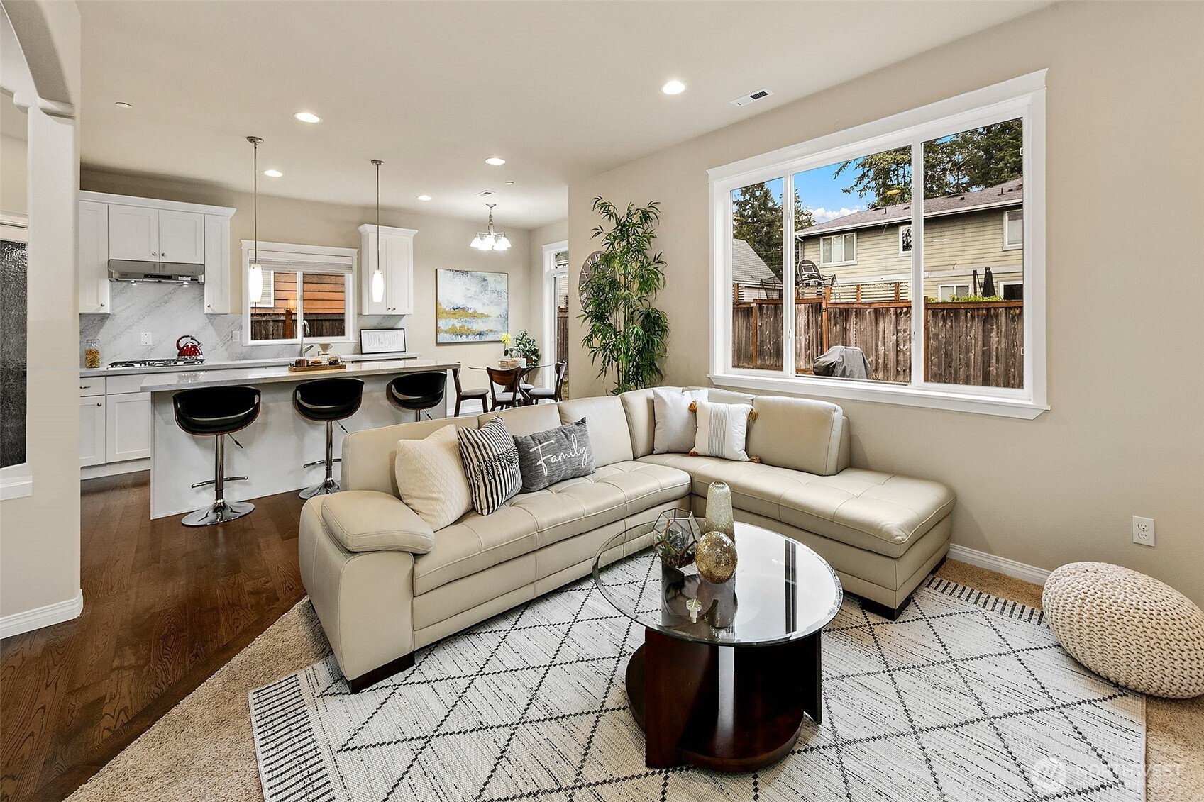 1528 211th Place NE, Sammamish, WA 98074